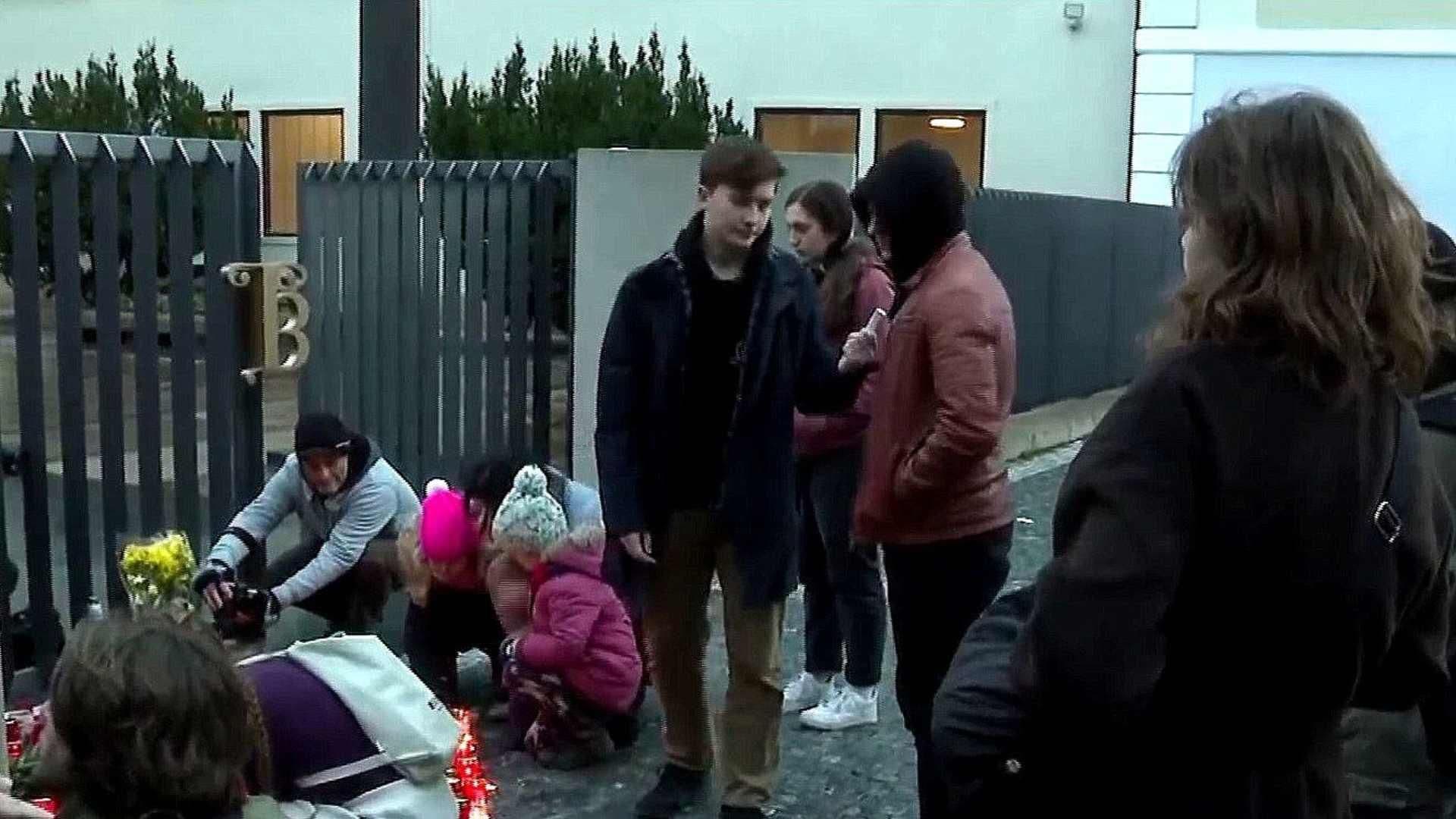 Realizan Memorial en Honor a las Víctimas del Tiroteo en Praga