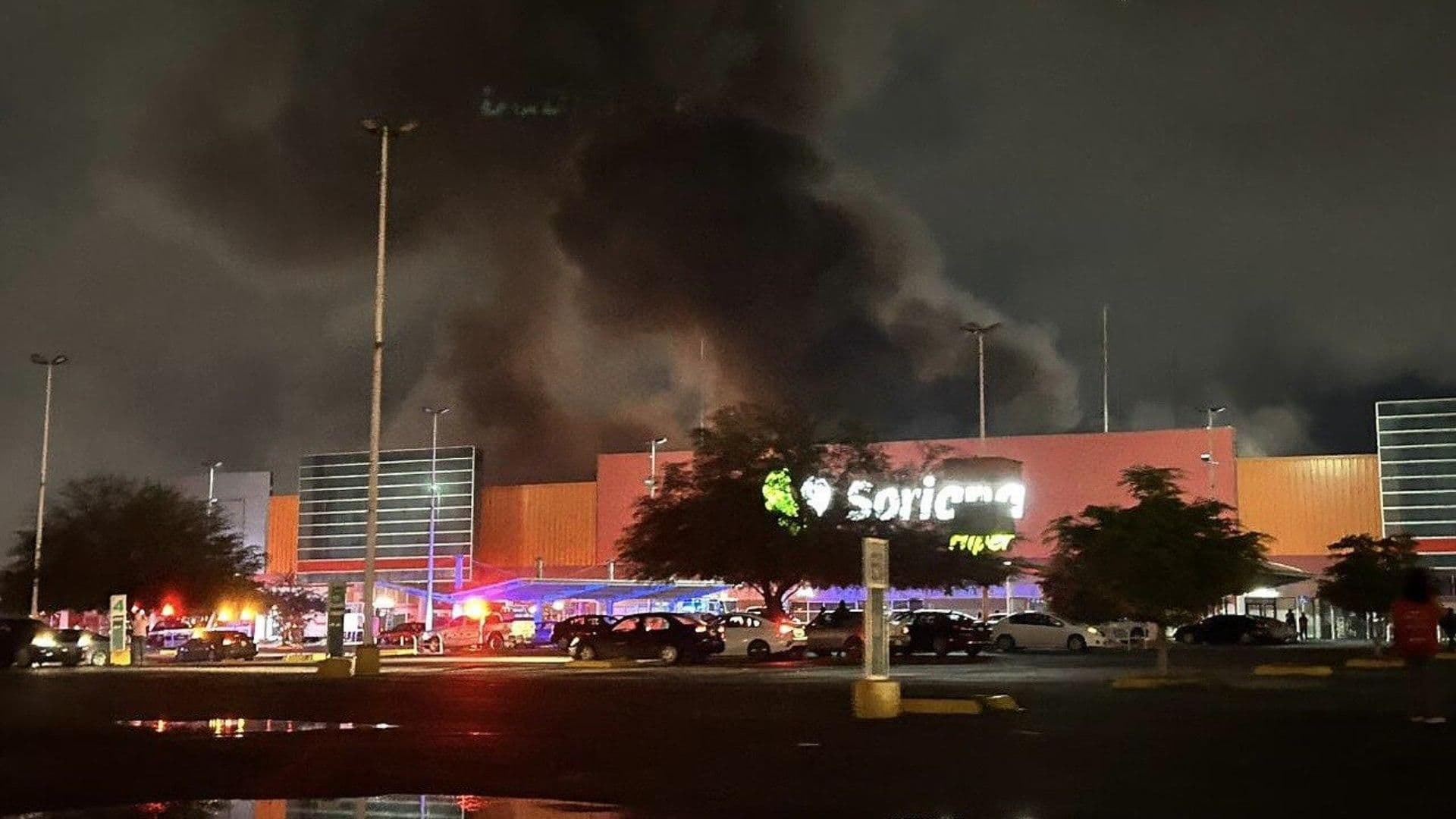 Se Incendia Supermercado en Villas del Rey Mexicali