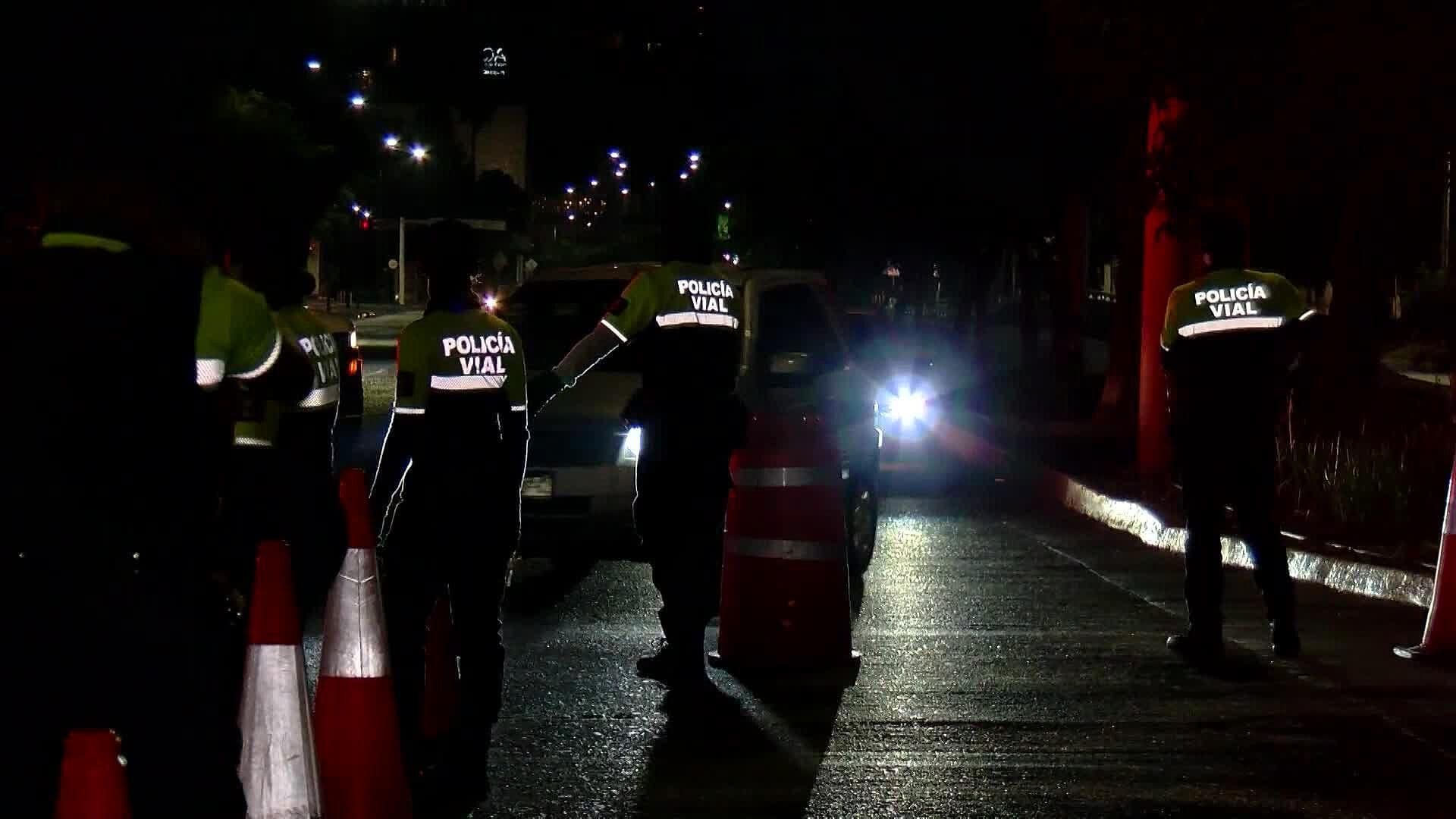 Detienen a 4 Personas Por Alcoholimetría y los Mandan al Torito