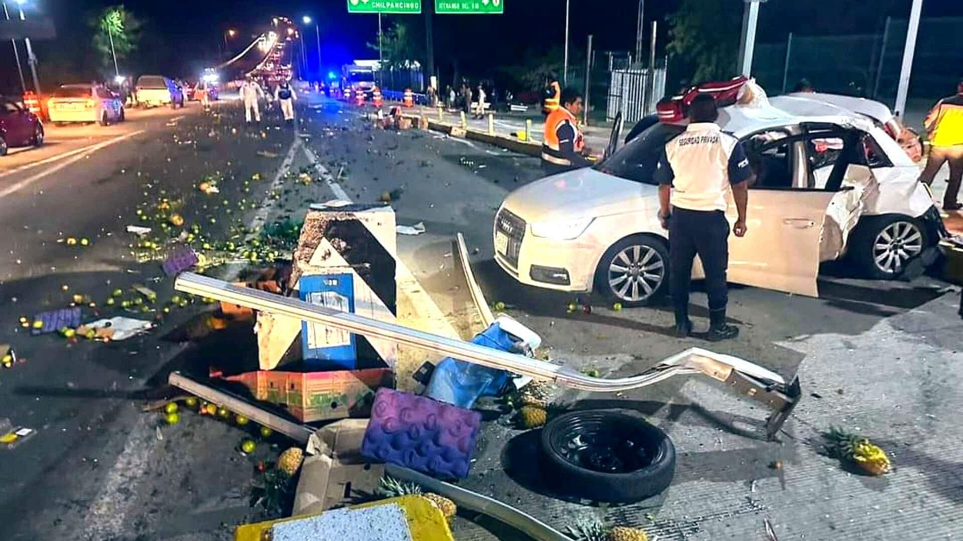 Se Reporta un Choque Múltiple en Caseta de Autopista del Sol