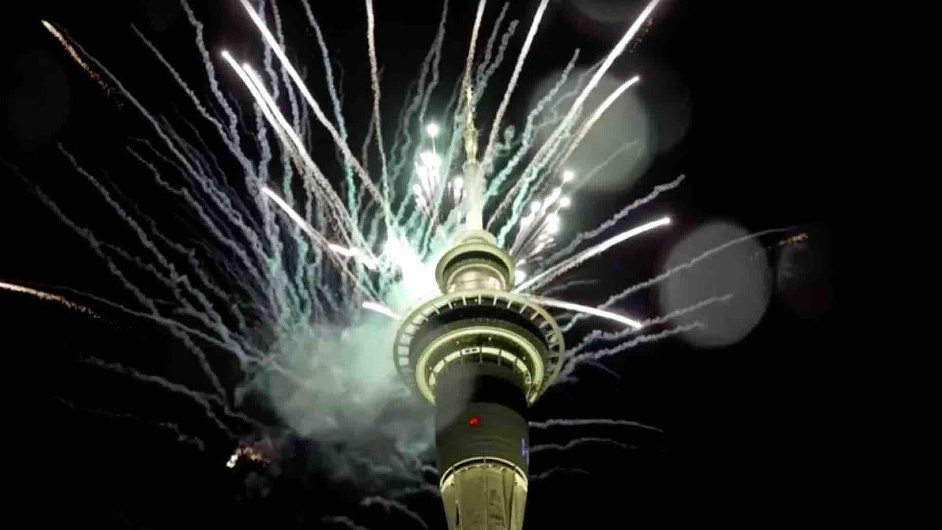 Auckland da la Bienvenida al 2024 con Espectáculo Pirotécnico desde la Sky Tower