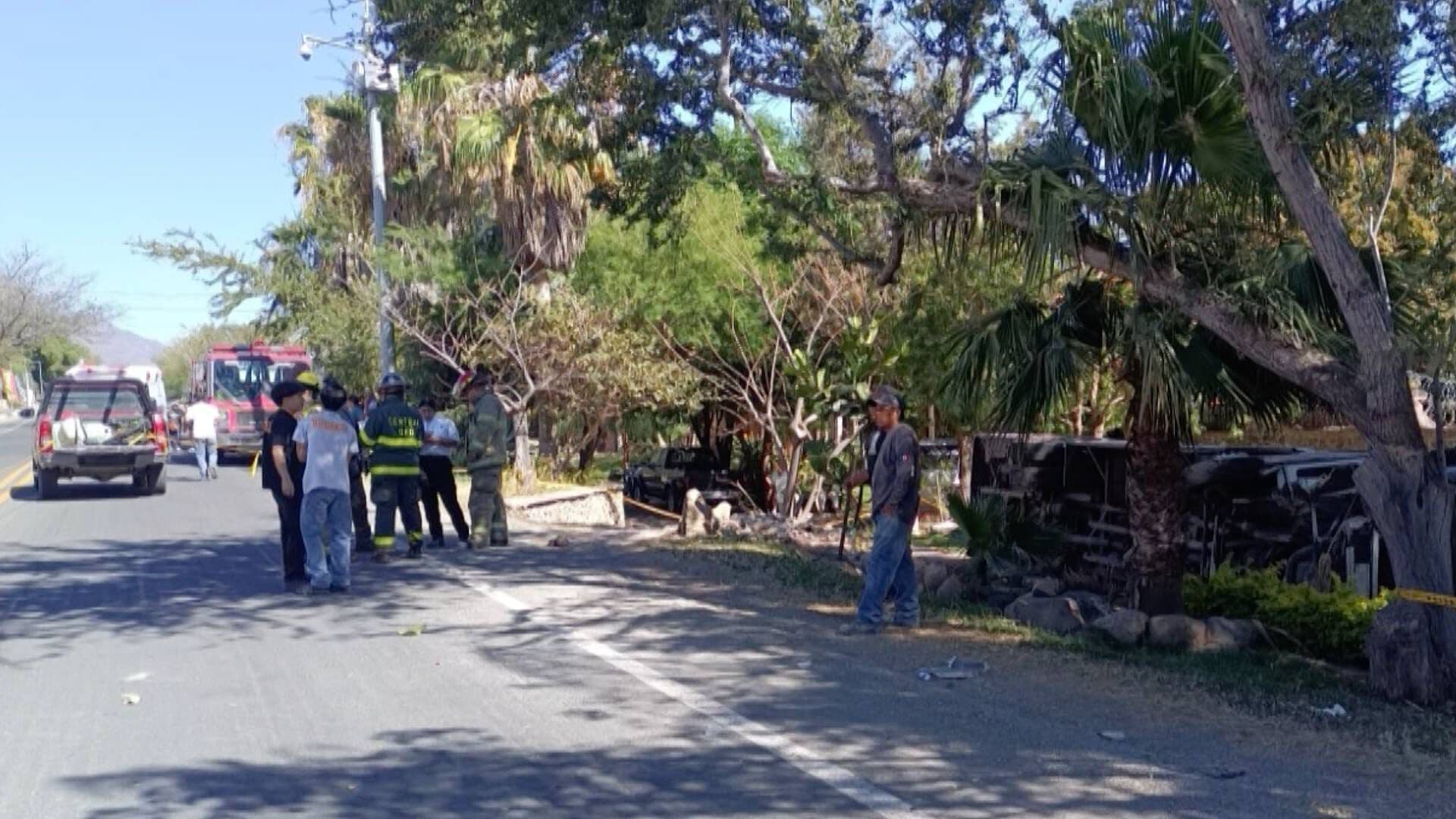 Volcadura de Camión en Carretera Chapala-Jocotepec Deja 19 Lesionados; la Mayoría Estudiantes