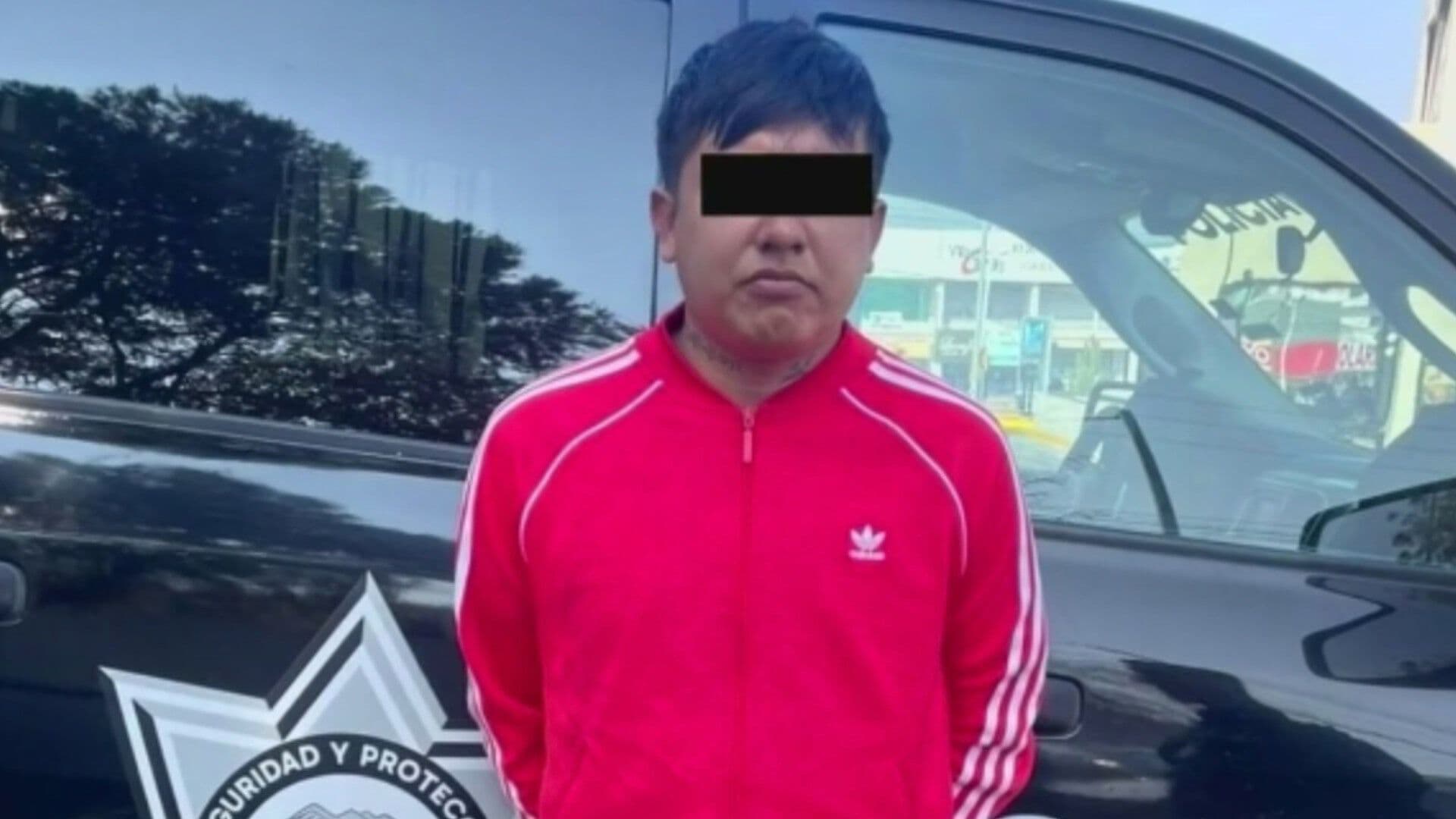 Detienen a Hombre con Moto con Reporte de Robo en Colonia Cumbres en Monterrey