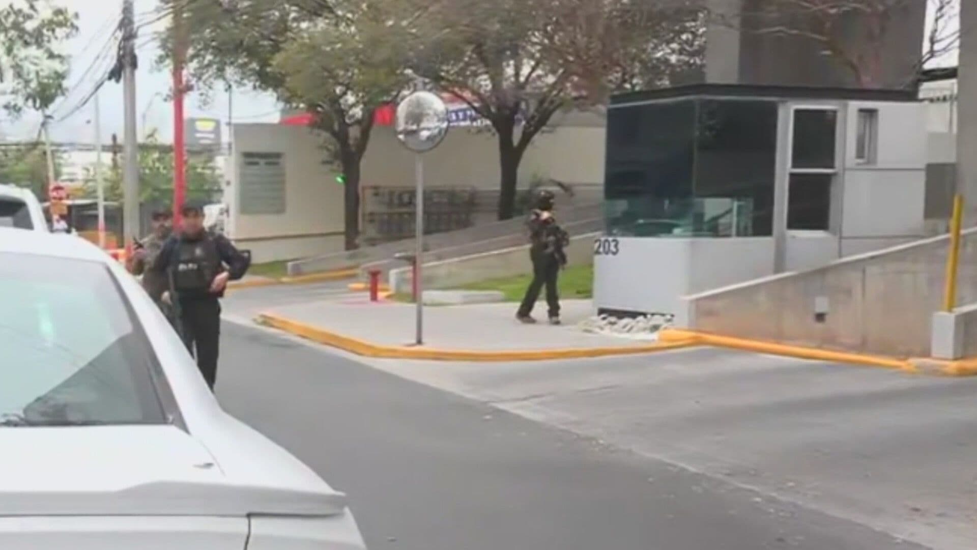 Catean Torre de Departamentos por Presunto Narcomenudeo en Colonia San Jerónimo en Monterrey