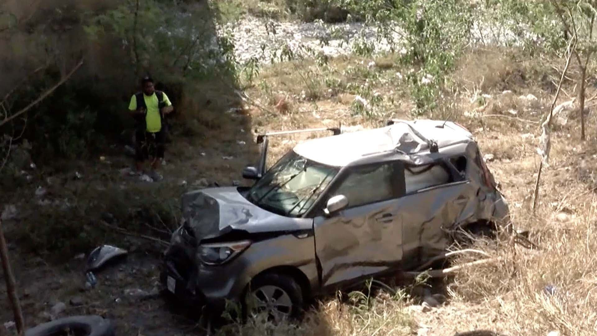 Camioneta Choca y Cae a Río San Marcos en Ciudad Victoria