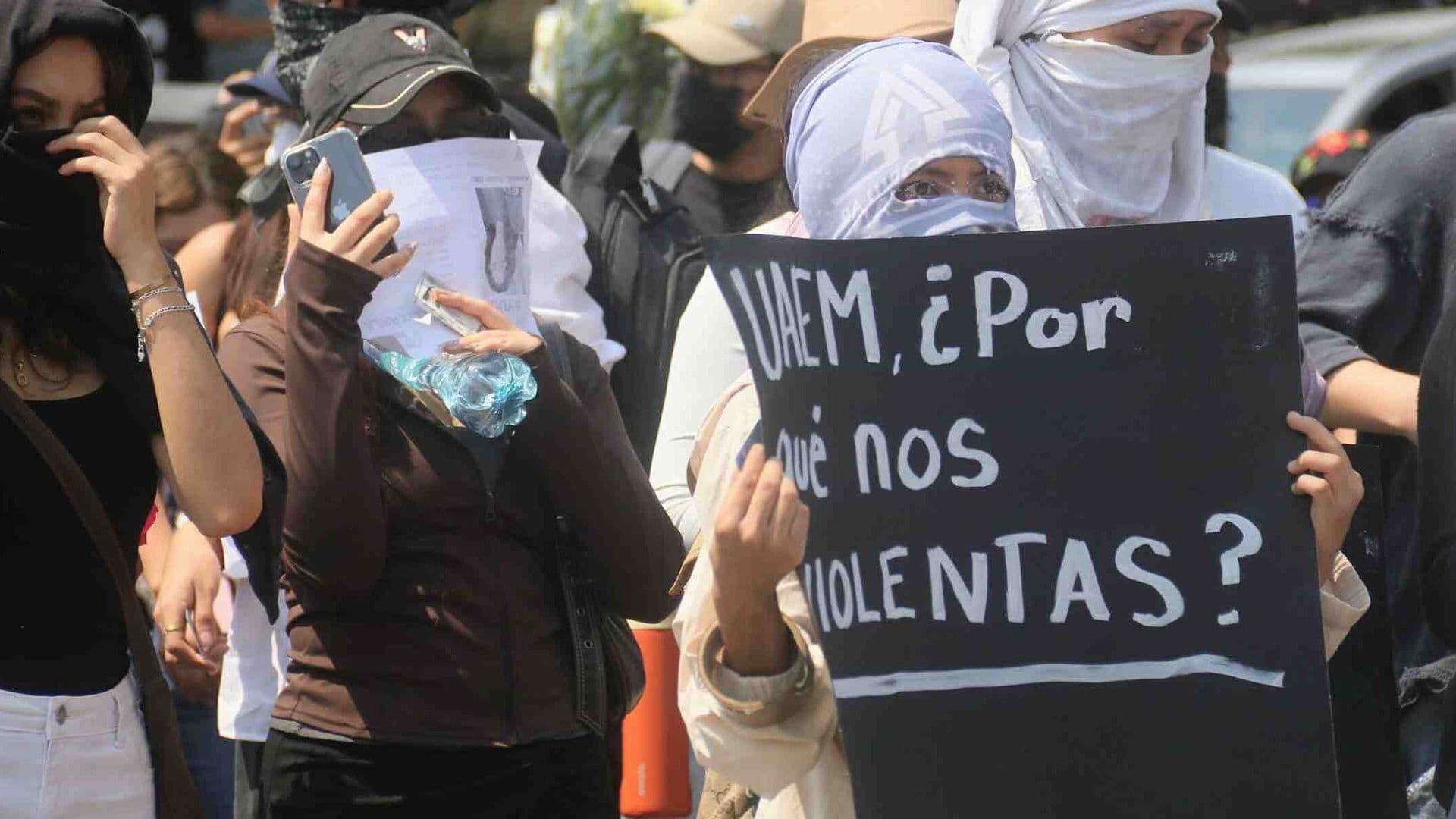 En Morelos Exigen la Aparición con Vida de Karol Toledo, Otra Estudiante de la UAEM