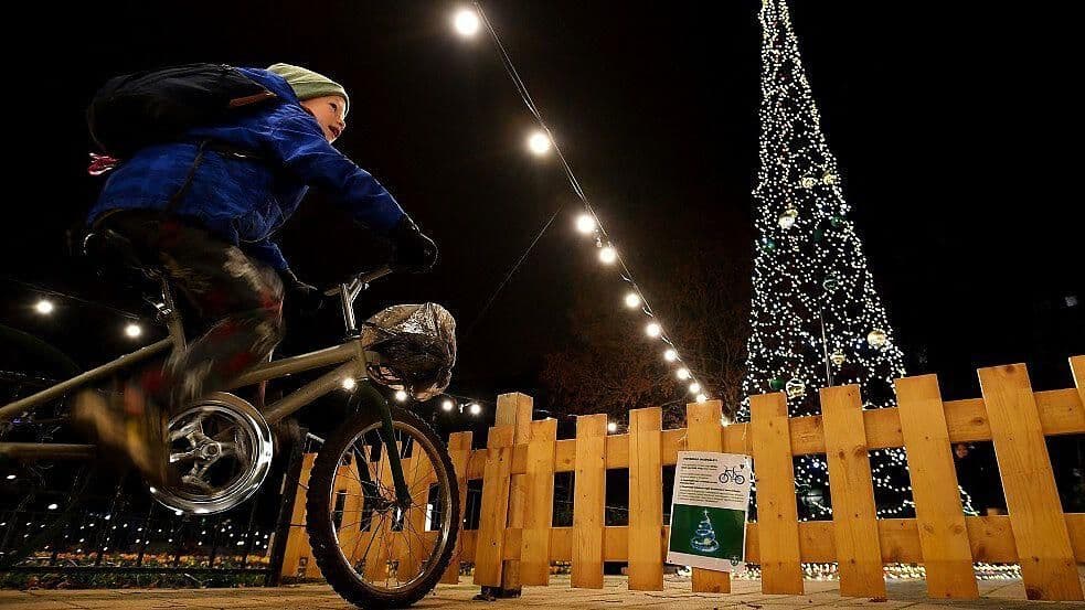 Con Bicicletas, Budapest Da Electricidad a Villa Navideña