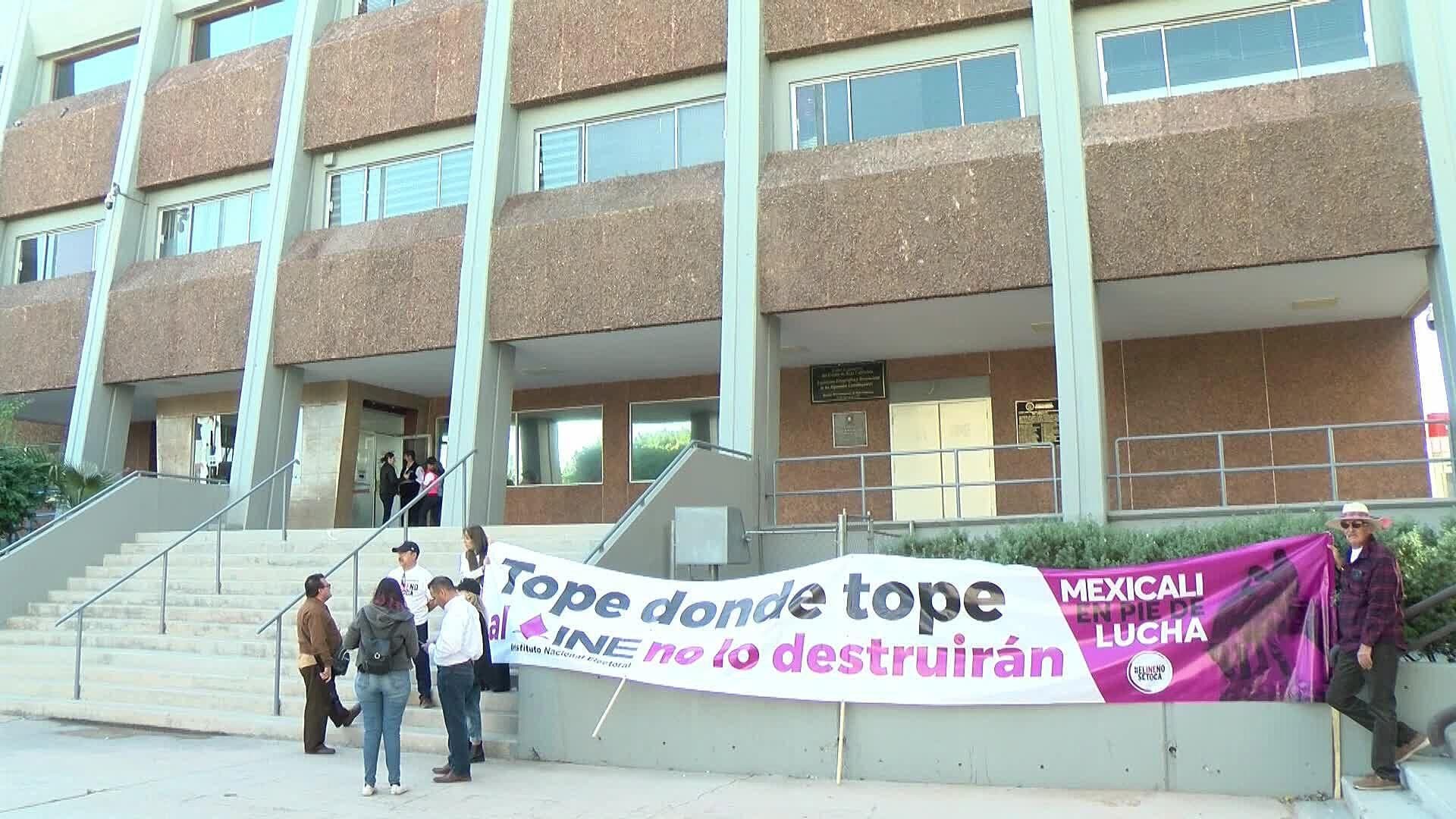 Activistas Entregan Pliego Petitorio a Congreso del Estado