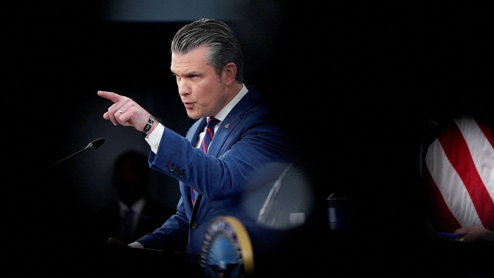 Pete Hegseth Llama a Derrotar a los Cárteles del Narcotráfico con Poder Militar