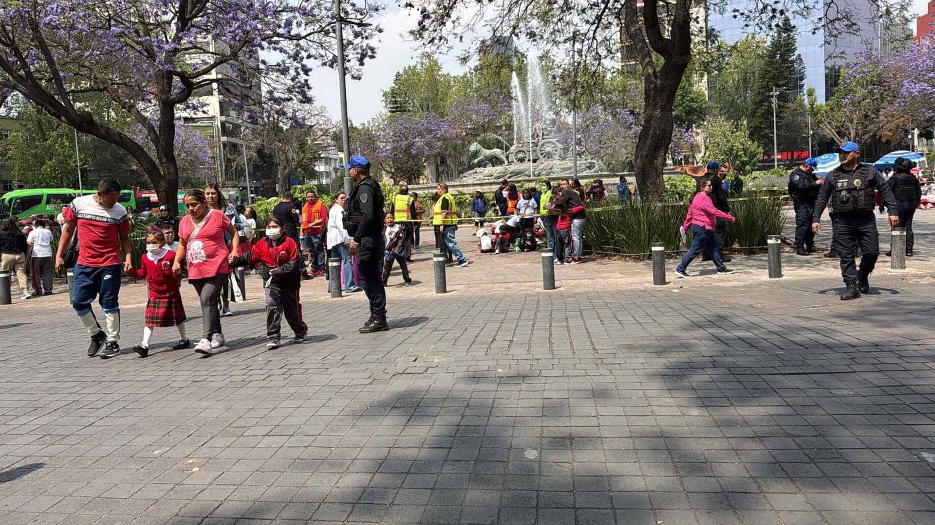 Evacúan Tres Escuelas en la Colonia Roma, CDMX, por Presunta Fuga de Gas