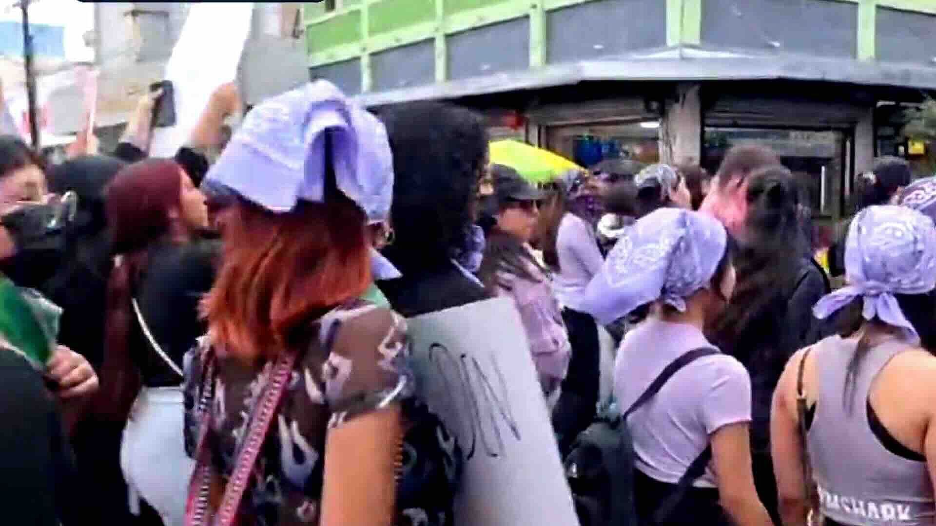 Mujeres Marchan en Nuevo Laredo, Tamaulipas, Durante el 8M por Derechos e Igualdad