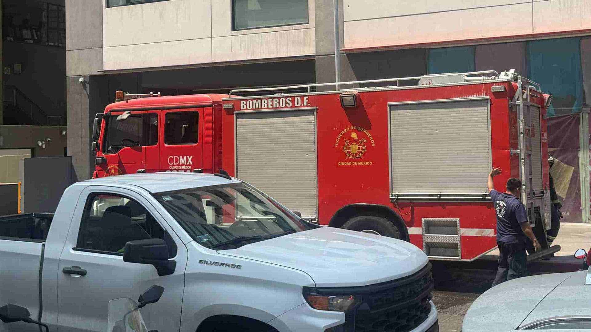 Incendio en la Miguel Hidalgo Hoy: Bomberos Combaten Fuego en Departamento