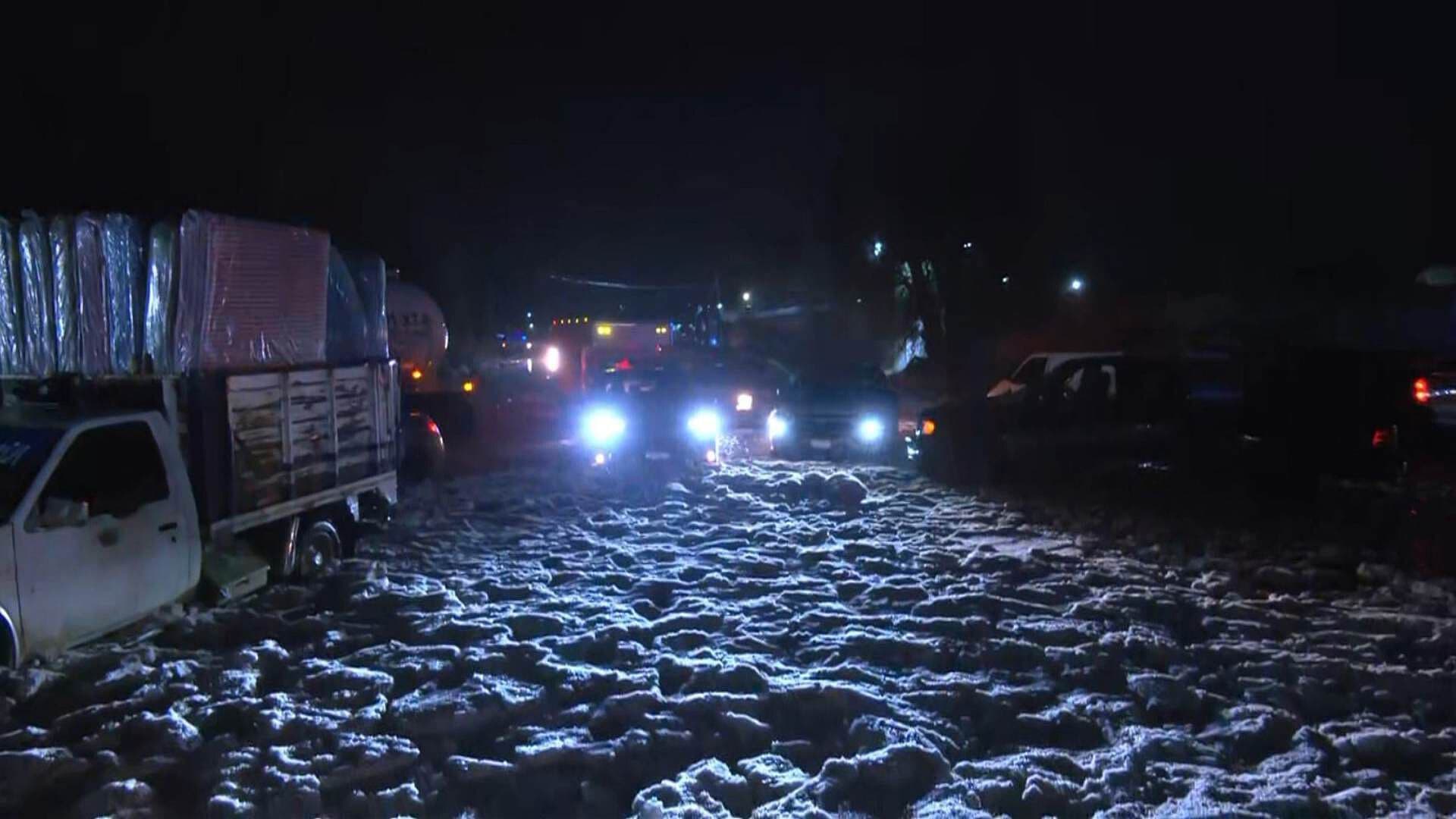 Autos Quedan Atrapados en "Bloques de Hielo" Tras Granizada en la México Pachuca, en Tecámac