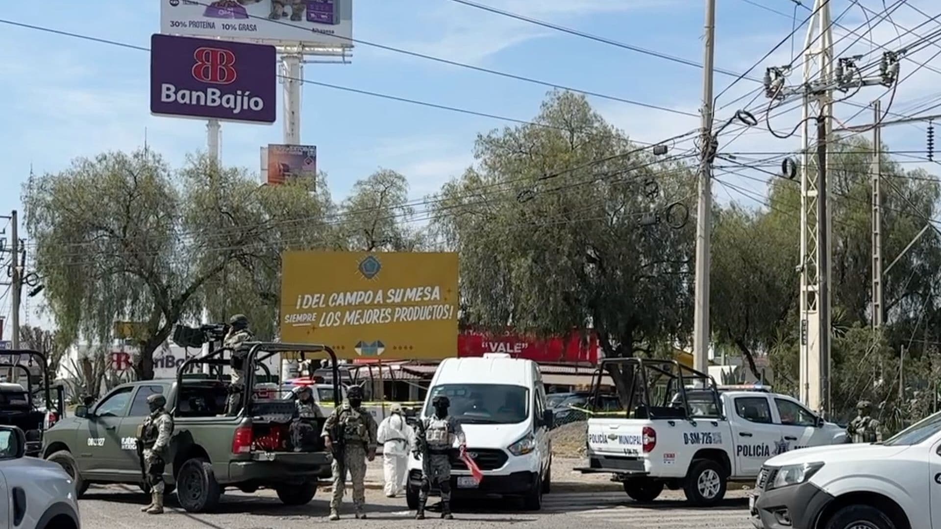 Indigente Muere Recargado en Una Barda Afuera de la Central de Abastos en León, Guanajuato