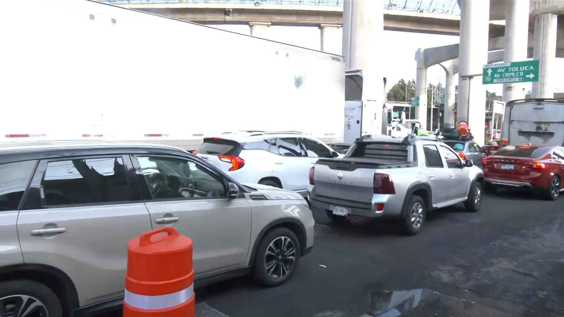 Tráiler Descompuesto Afecta Circulación en Periférico Sur, CDMX