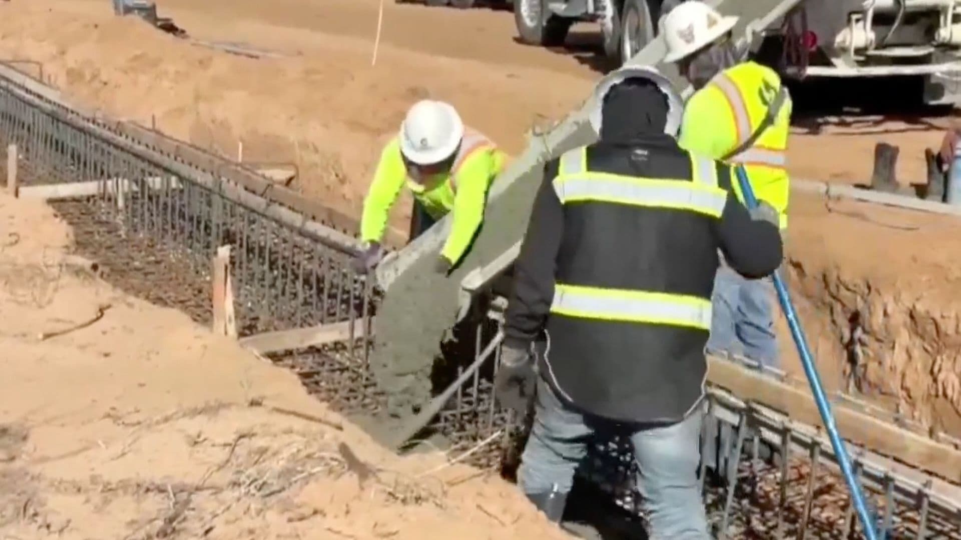 Muro Fronterizo en Santa Teresa, Nuevo México, Alcanza los 12 Metros de Altura
