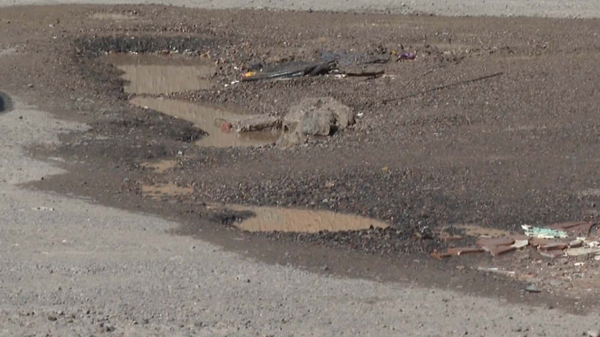 Vecinos se Manifiestan por Fugas de Agua y Drenaje en Colonia Los Jardines de Hermosillo