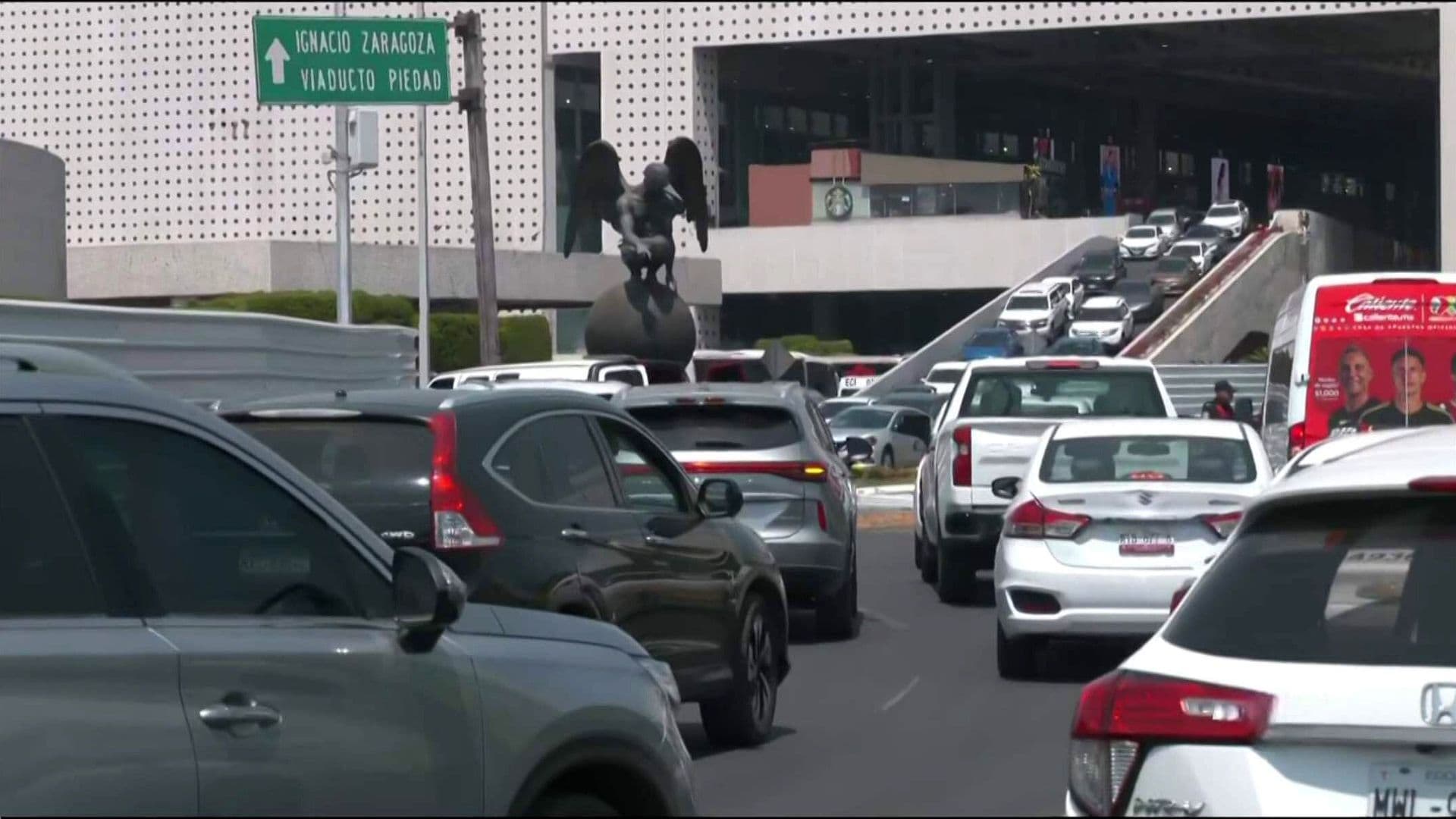 Habilitarán Predio para Que Taxis por Aplicación Puedan Recoger Usuarios del AICM; Será Espacio de Corta Estadía