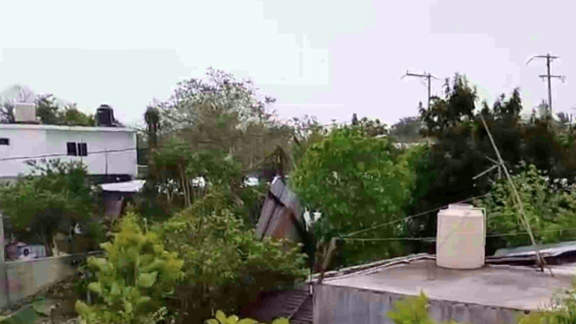 Rachas de Viento Desprenden Techo de Lámina en Casa de Coatzintla, Veracruz