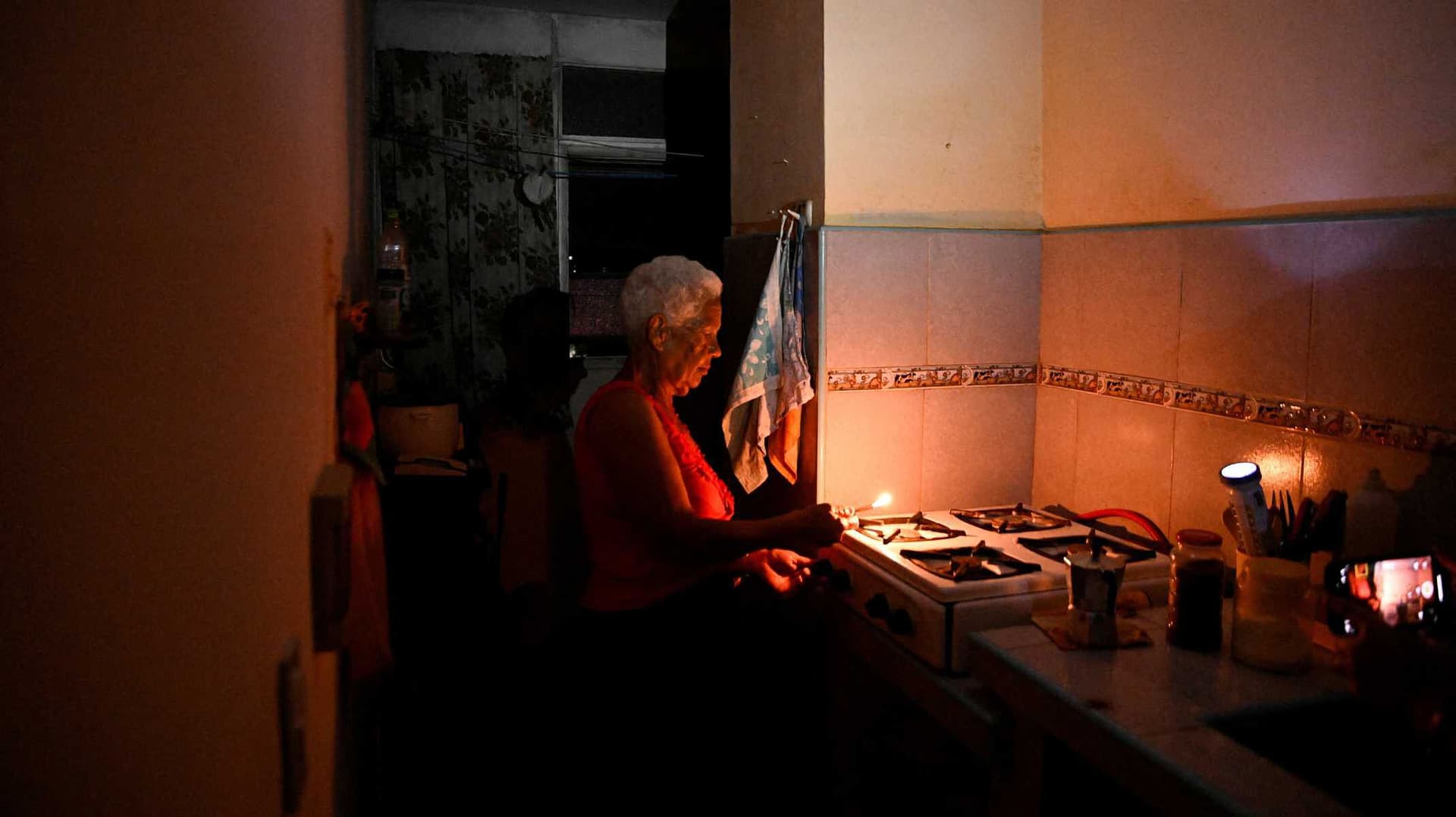 ¿Qué Está Pasando en Cuba? Crisis, Apagones y Protestas Inundan la Isla