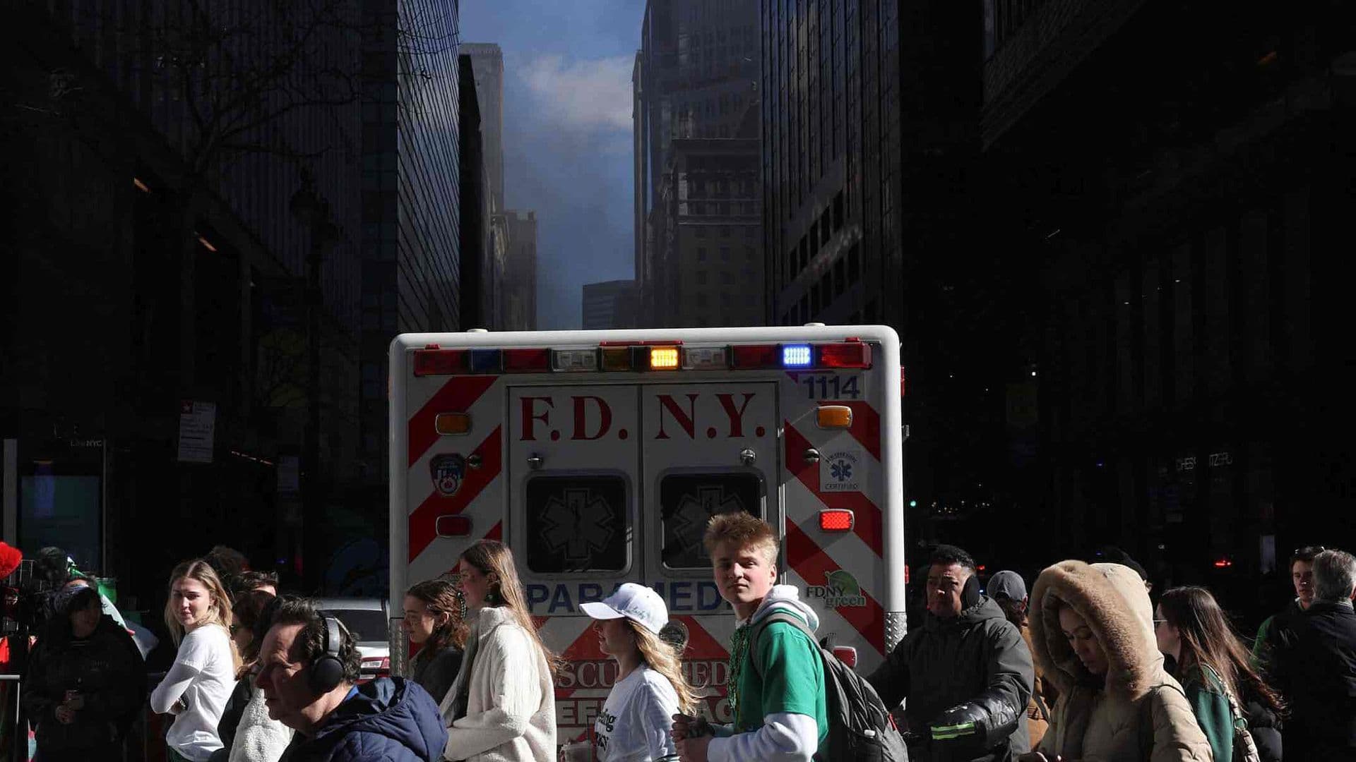 Incendio en Nueva York Hoy: Edificio Arde durante Desfile por el Día de San Patricio