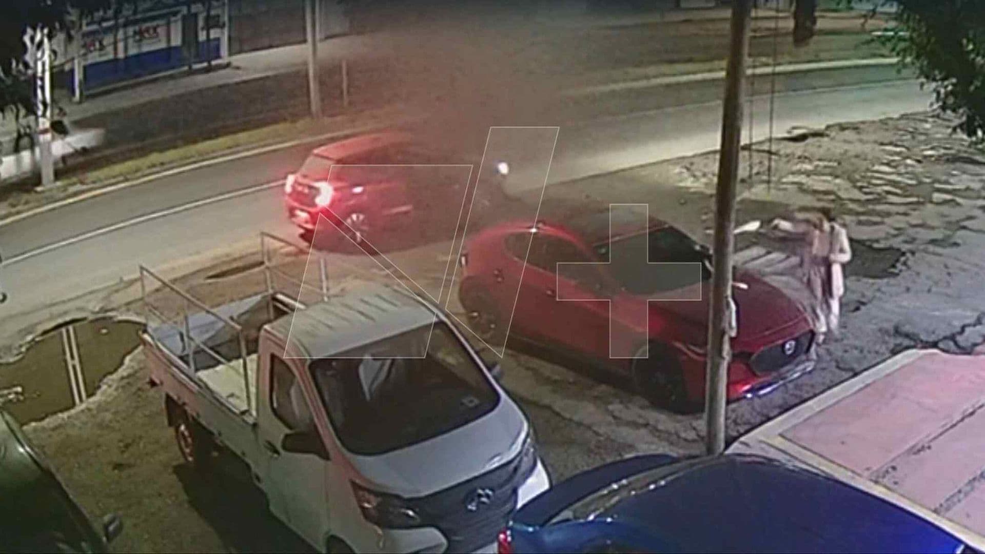 VIDEO: Así Fue el Momento en que una Mujer Baleó el Auto de su Expareja en Tecámac, Edomex