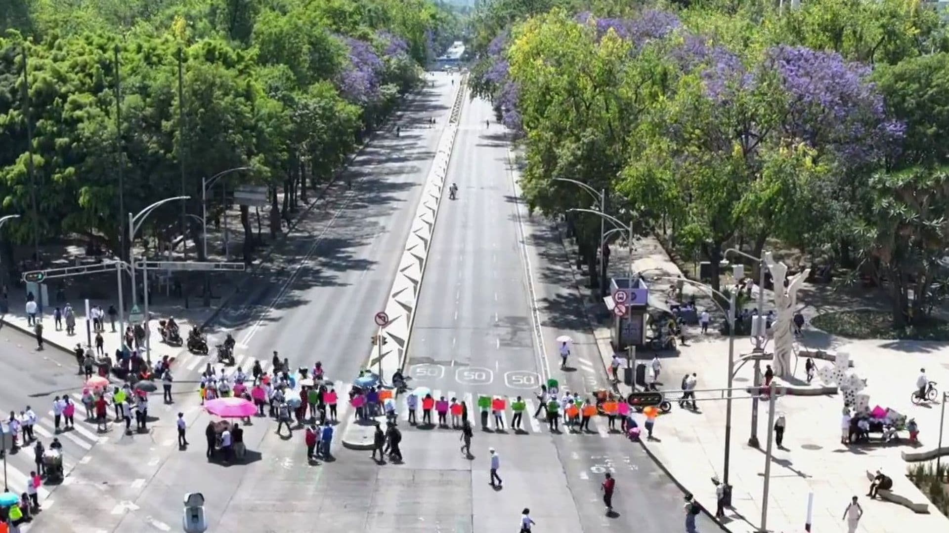 Manifestantes Bloquean Reforma e Insurgentes; Piden Libertad de Preso Político en Quintana Roo
