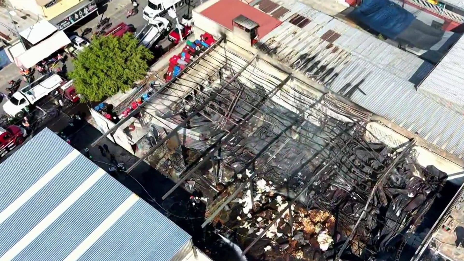 Controlan Incendio en Santa Martha Acatitla; Así Quedó Fábrica Consumida por el Fuego