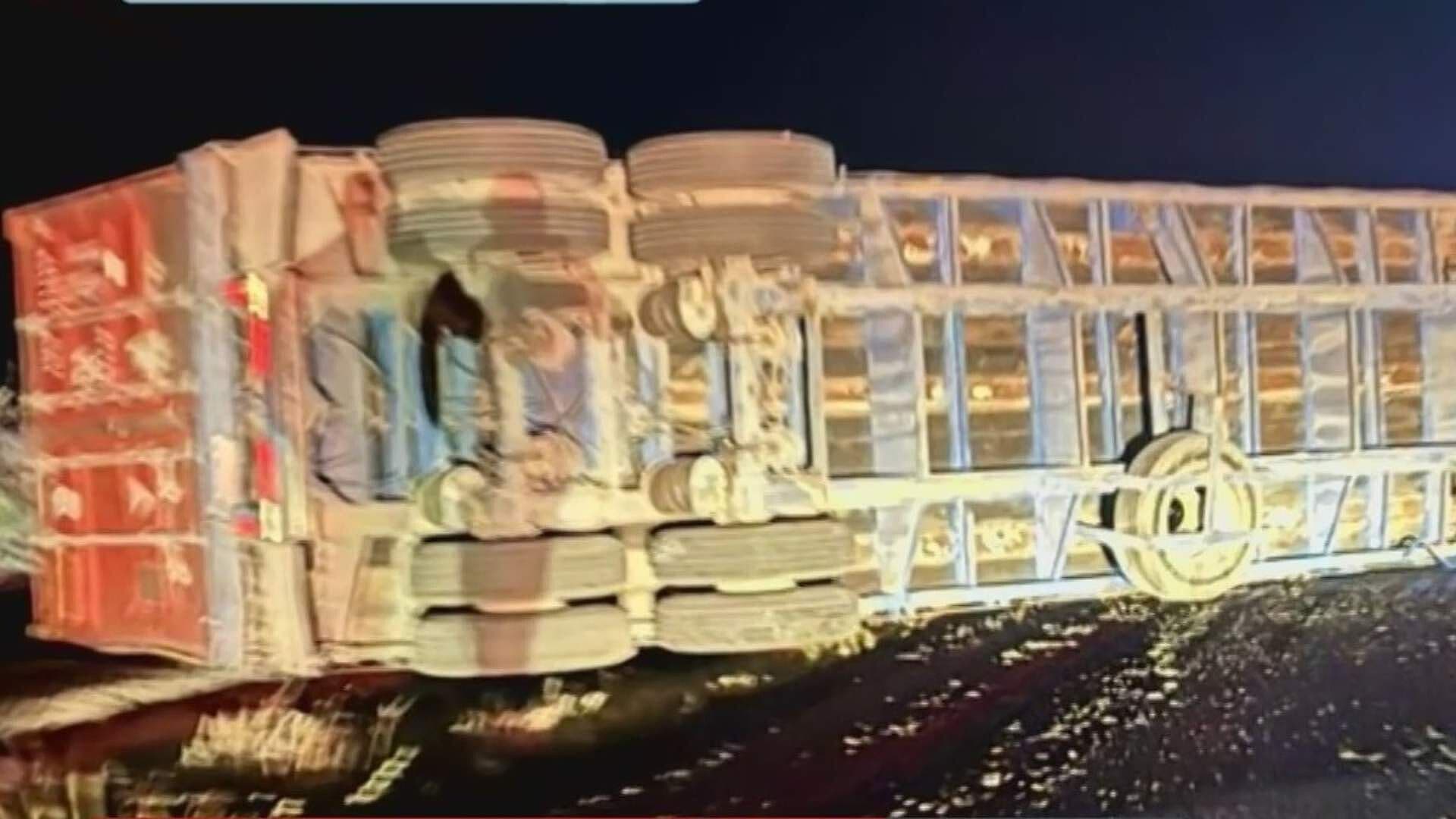 Vuelca Tráiler y Deja Un Herido en Carretera Nacional Km. 175 en Linares