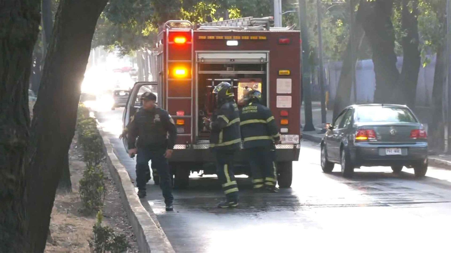 Controlan Incendio de Basura en Respiradero de Circuito Interior, CDMX