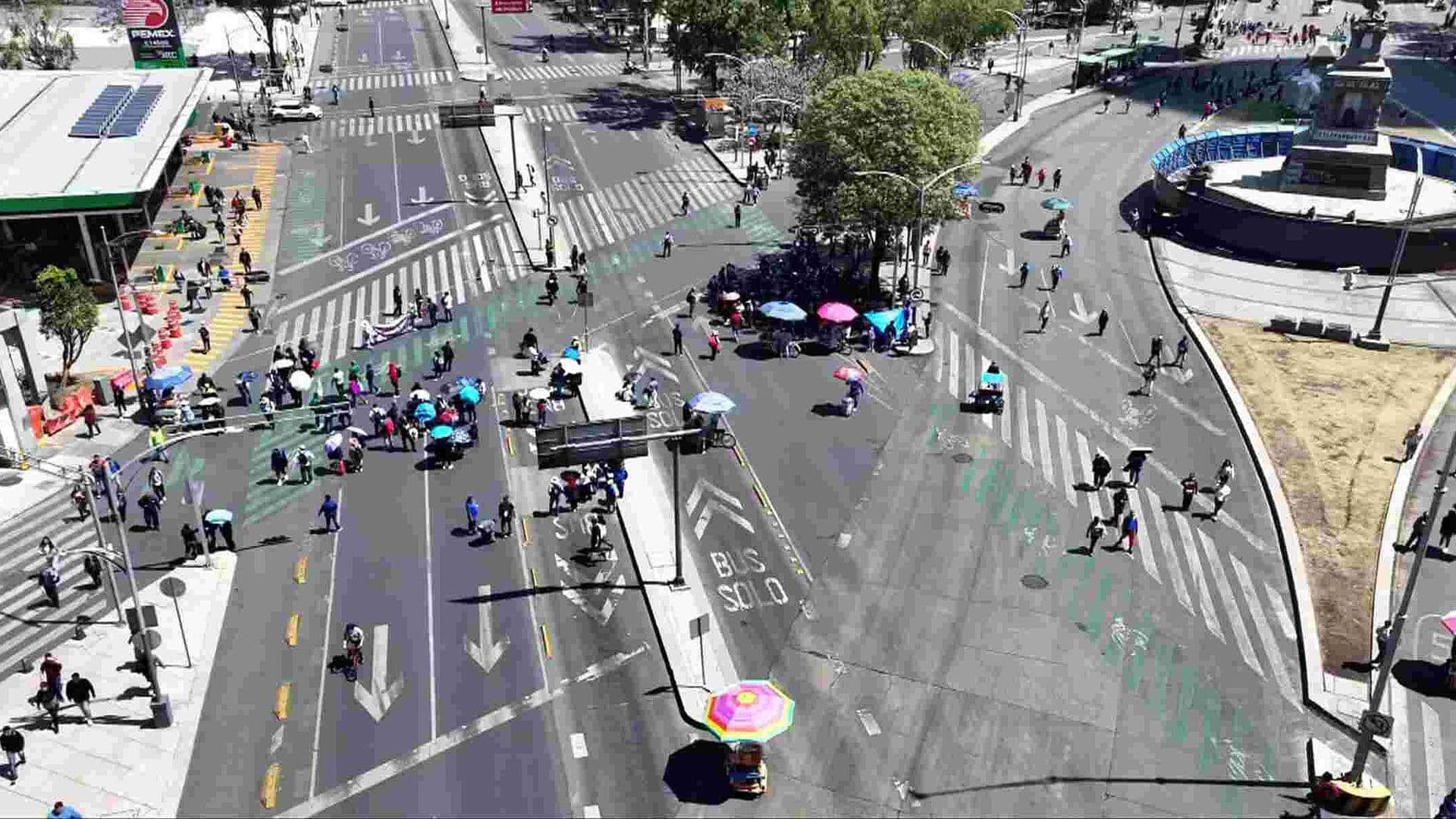 Suspenden Servicio de la Línea 7 del Metrobús por Bloqueo de la CNTE en Paseo de la Reforma