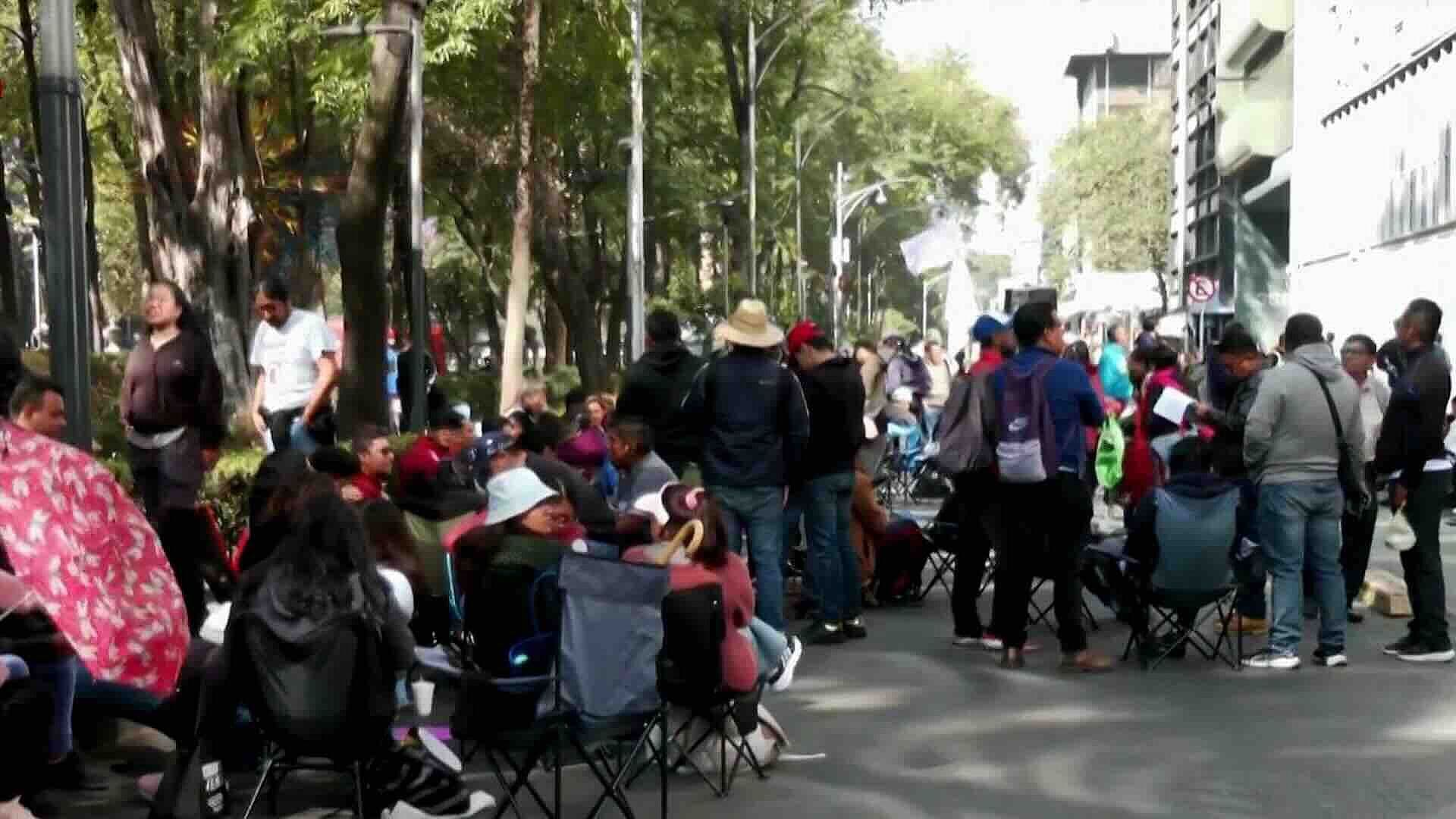 Integrantes de la CNTE Protestan Frente a Oficinas de Afores en Reforma, CDMX