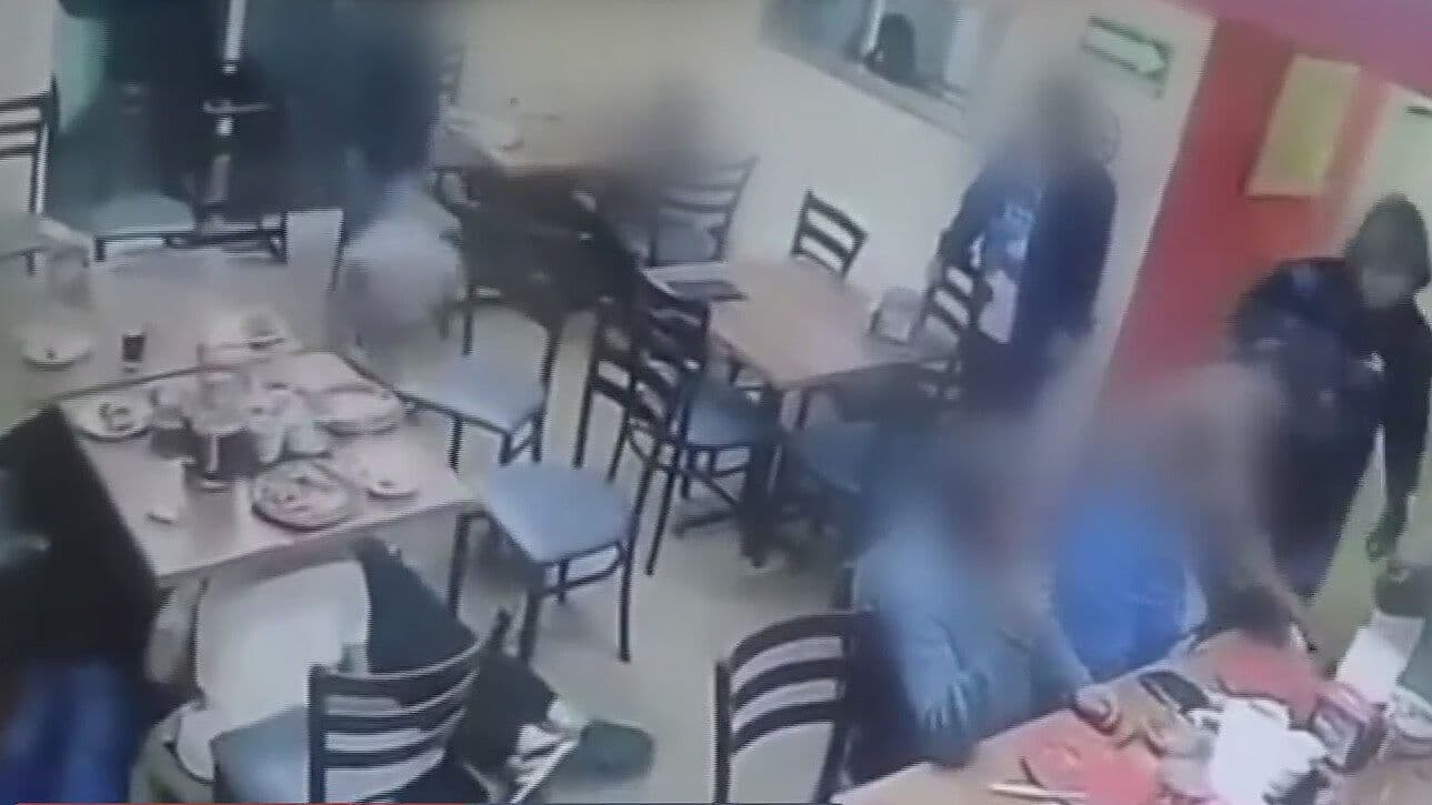 Video | Sujetos Armados Asaltan Taquería en Apizaco, Tlaxcala