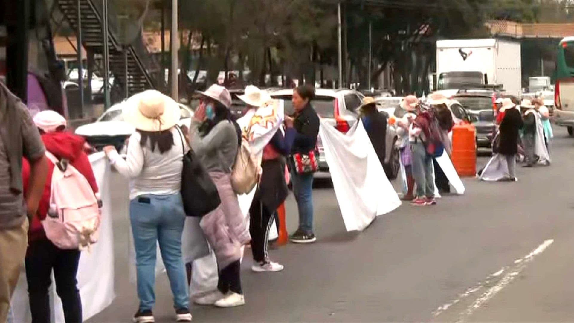 Así Fue el Bloqueo en Avenida Constituyentes de la CDMX para Exigir la Localización de 4 Desaparecidos en Mazatlán