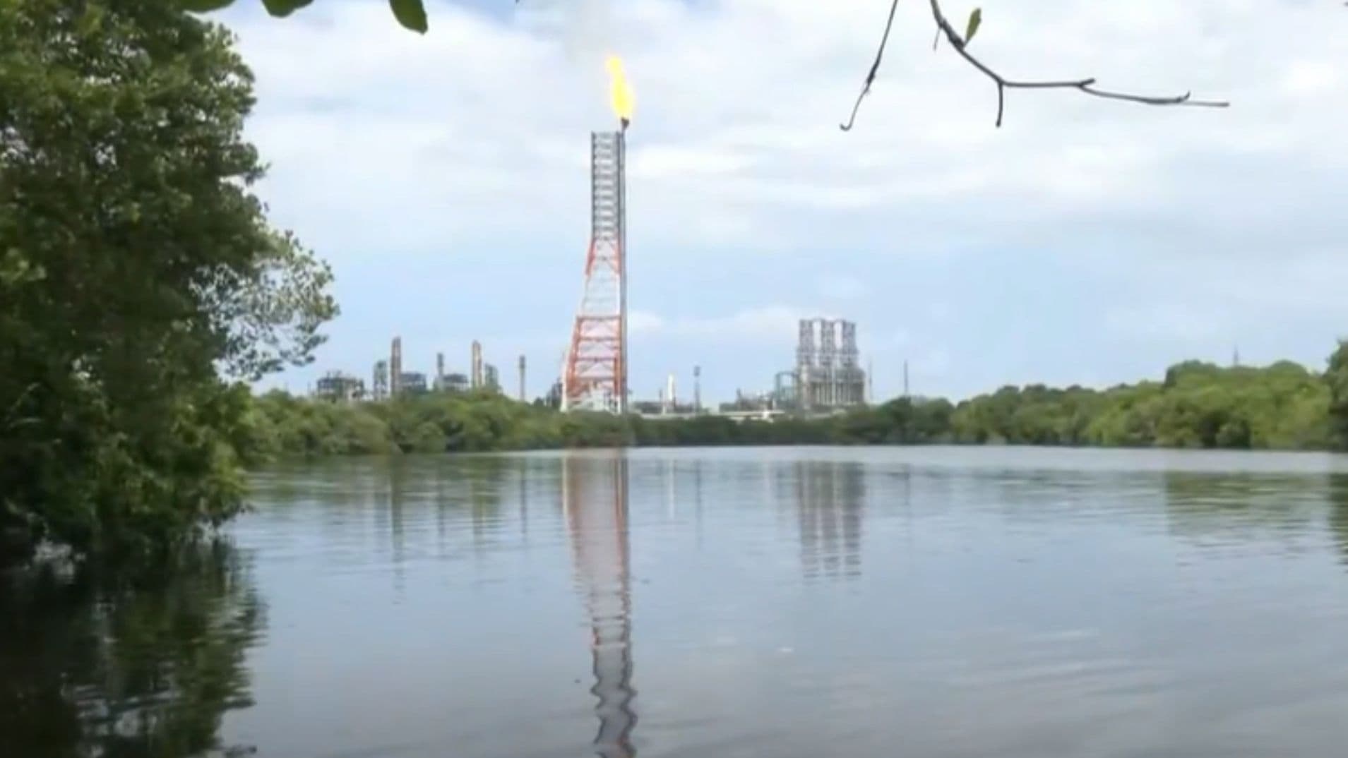 Afectaciones por Derrame de Aguas con Hidrocarburo de Refinería Llegan al Río Seco