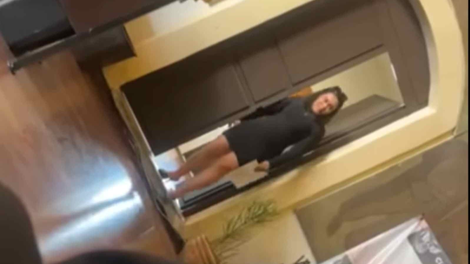 Captan a Funcionaria de Cuautla Golpeando a Joven Al interior del Palacio Municipal