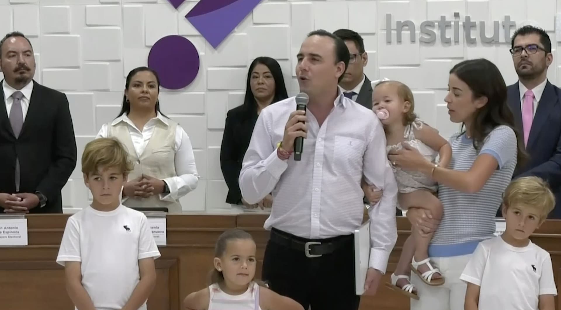 IEC Otorga Constancia de Mayoría a Manolo Jiménez Salinas