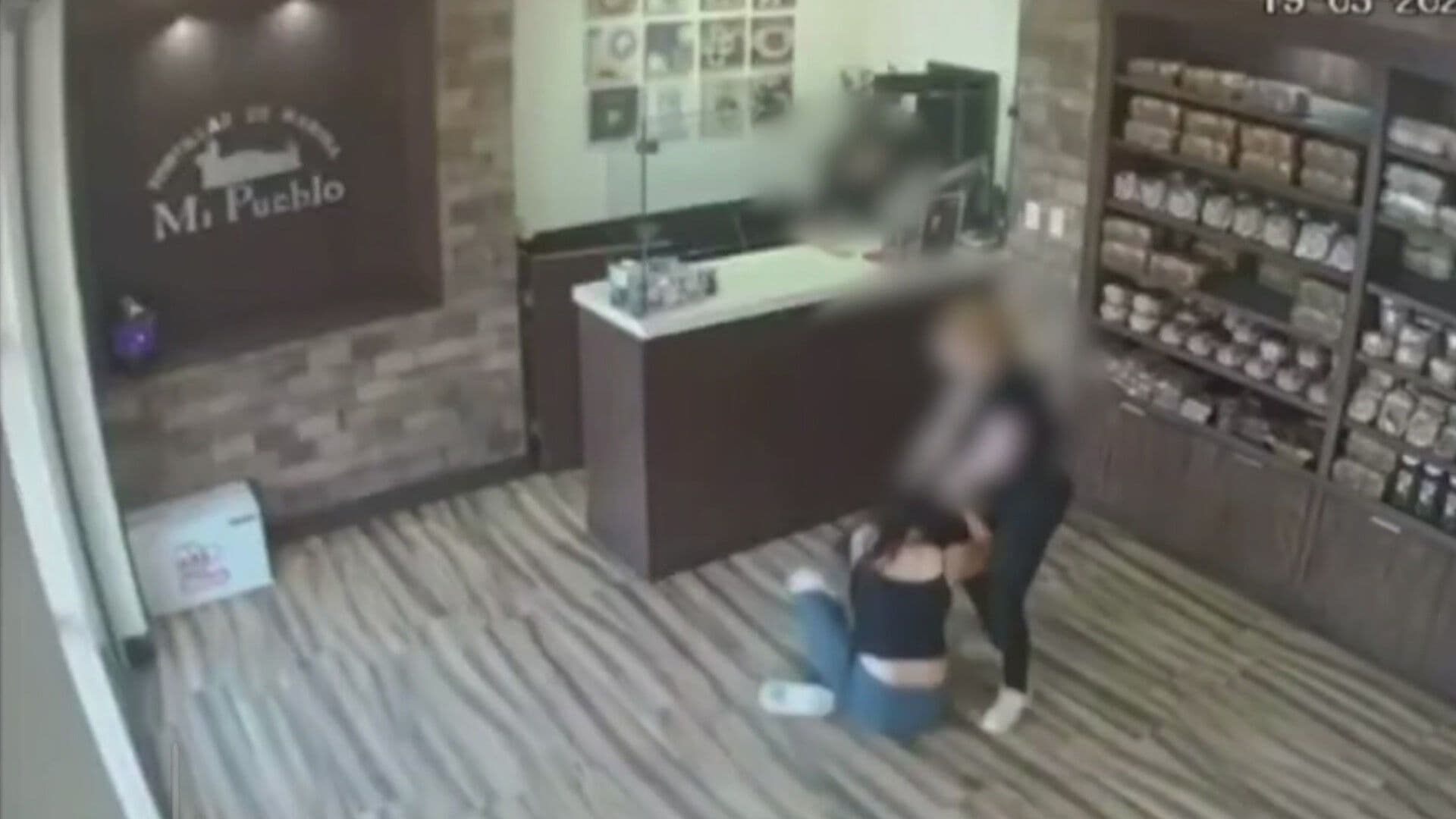 Video: Pelean Mujeres Dentro de Cafetería en Centro de Cadereyta, Nuevo León