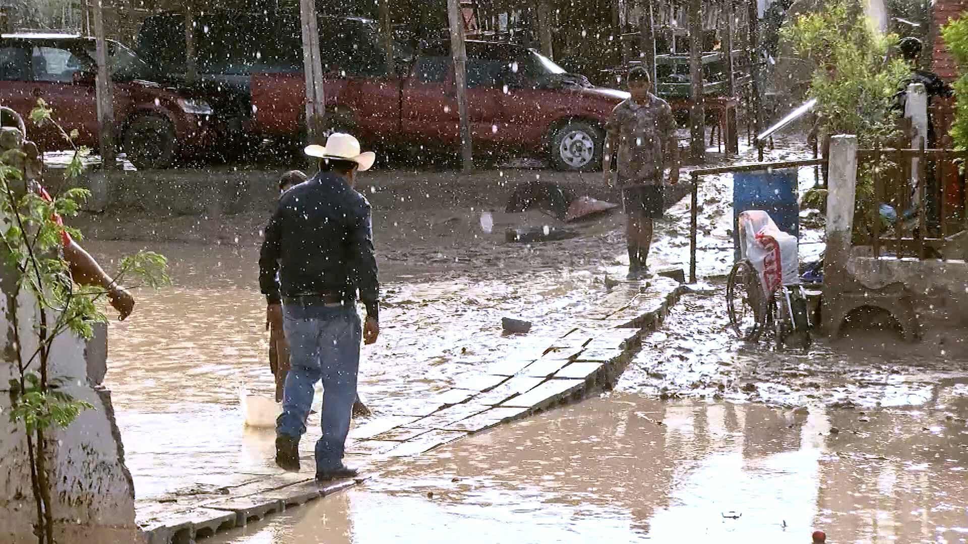 Evacuan a Familias tras Desbordarse Presa en Viesca, Coahuila