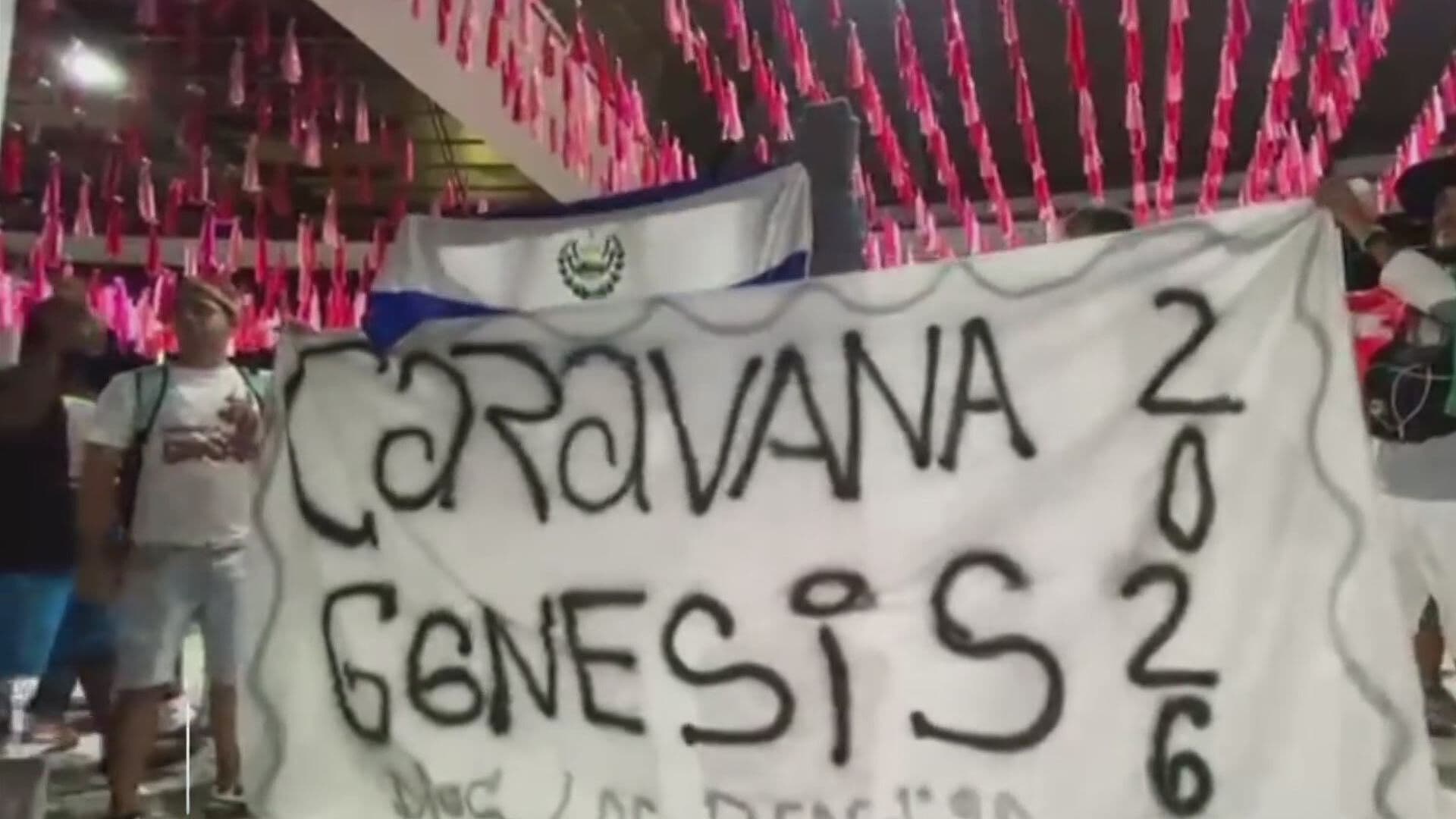 Más de 500 Migrantes Salen en Caravana desde Tapachula, Chiapas, hacia el Centro del País
