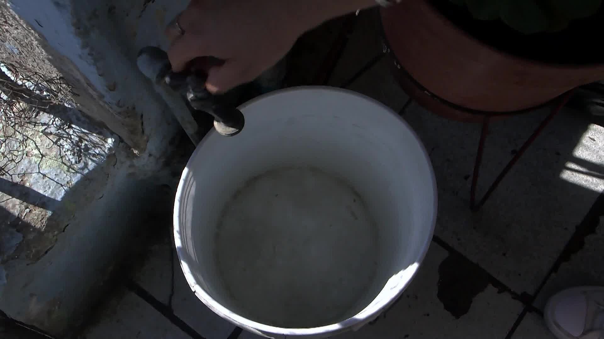 Aseguran que Agua Contaminada en Nueva Santa María, Tlaquepaque Ha Generado Ronchas
