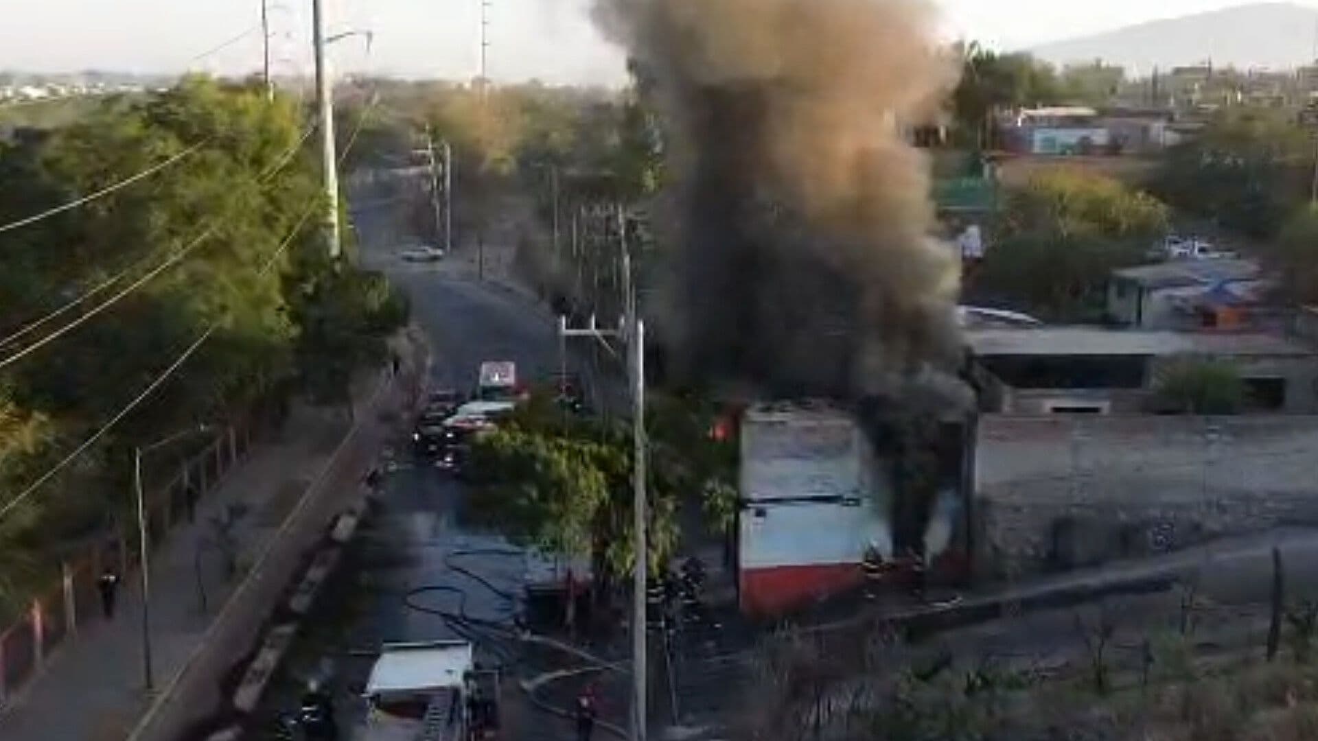 Se Registra Incendio en Bodega de Llantas en Tonalá