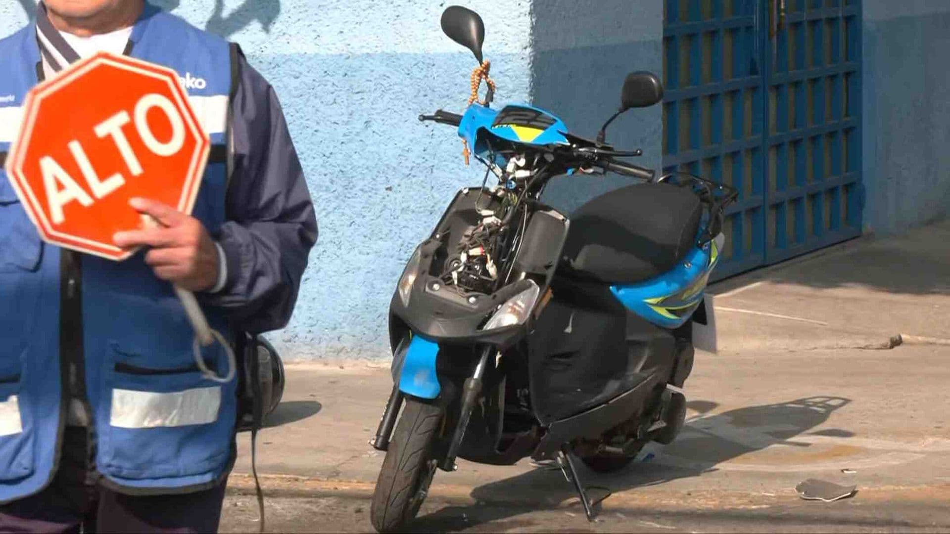 Choque entre Camioneta y Motocicleta deja un Lesionado en Azcapotzalco, CDMX
