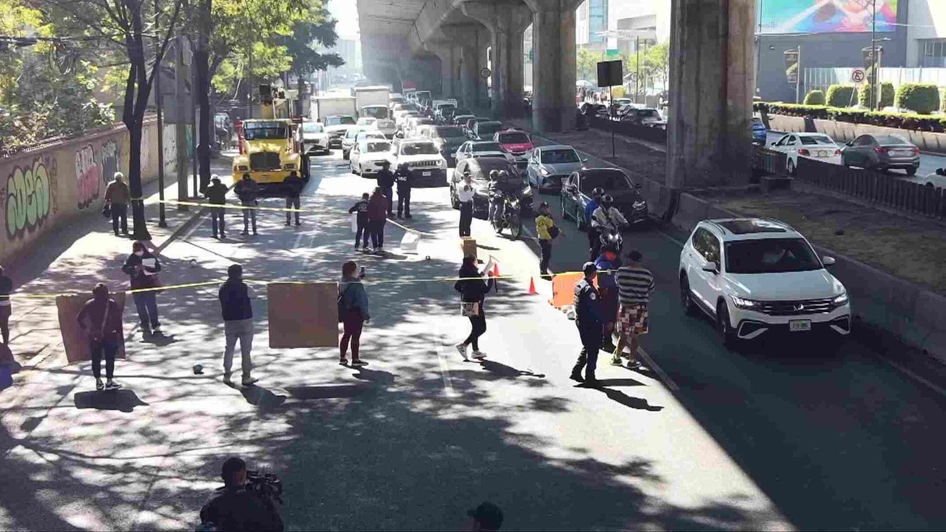 Caos Vial en Periférico Hoy: Padres de Familia Extienden Bloqueo en Dirección Norte