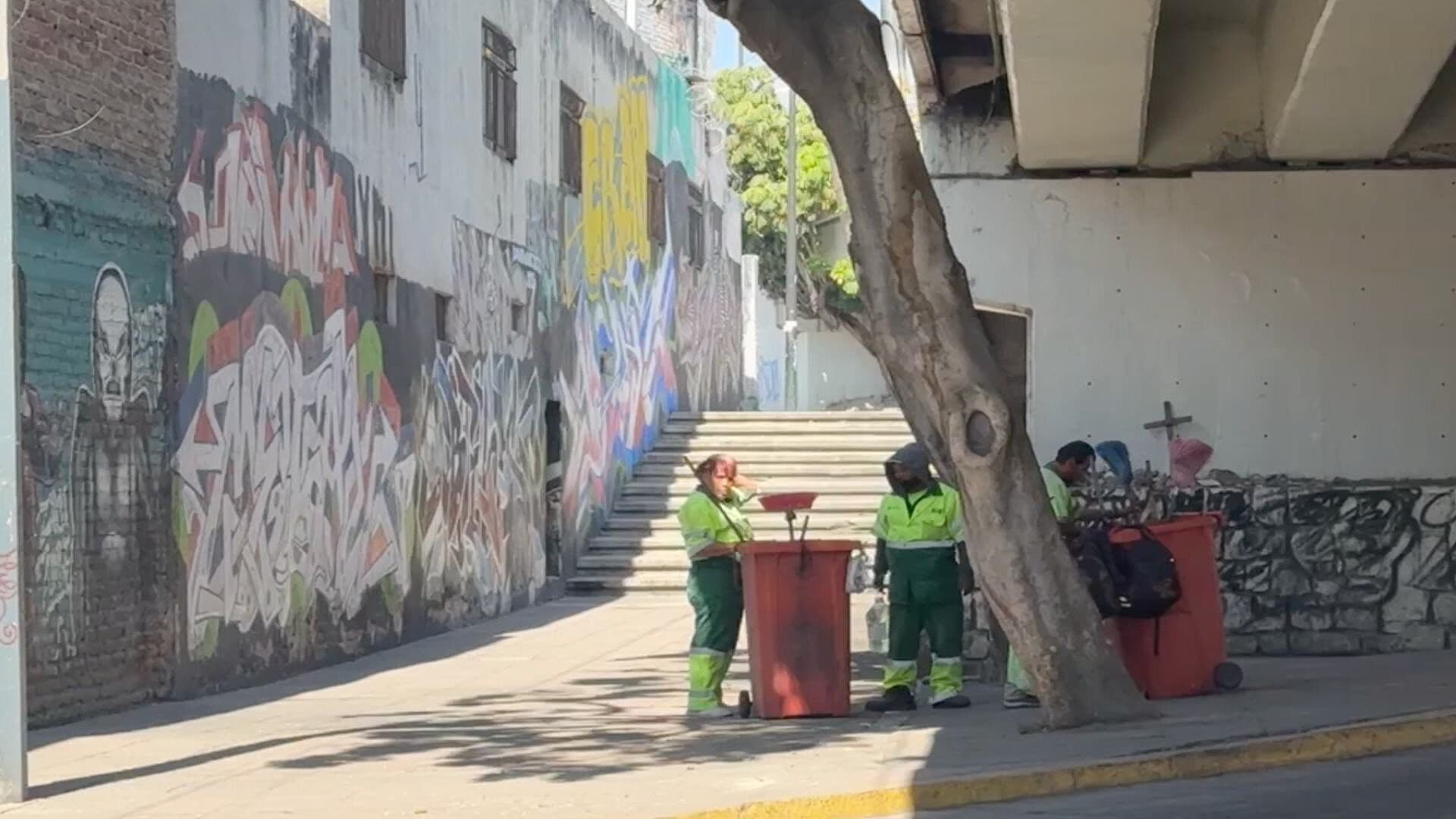 Pasaje Bajo Puente en Mariano Escobedo en León, Luce Insalubre y Peligroso