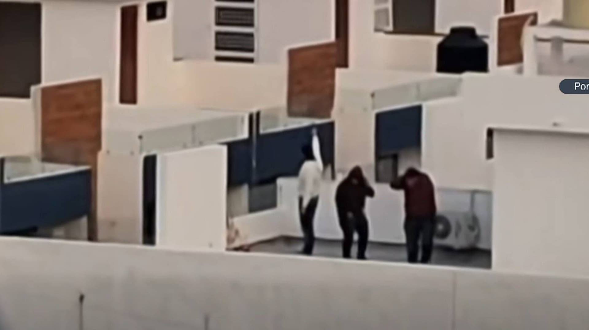 VIDEO: Sujetos Lanzan Balazos al Aire desde Azotea en Chilpancingo, Guerrero
