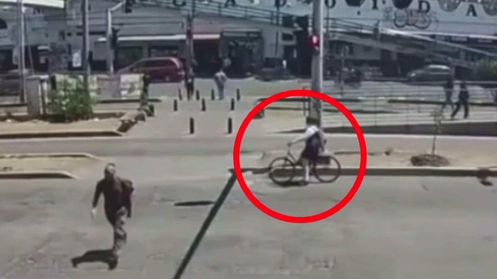 VIDEO: Camioneta del DIF Atropella a Ciclista Menor de Edad en Chimalhuacán, Edomex