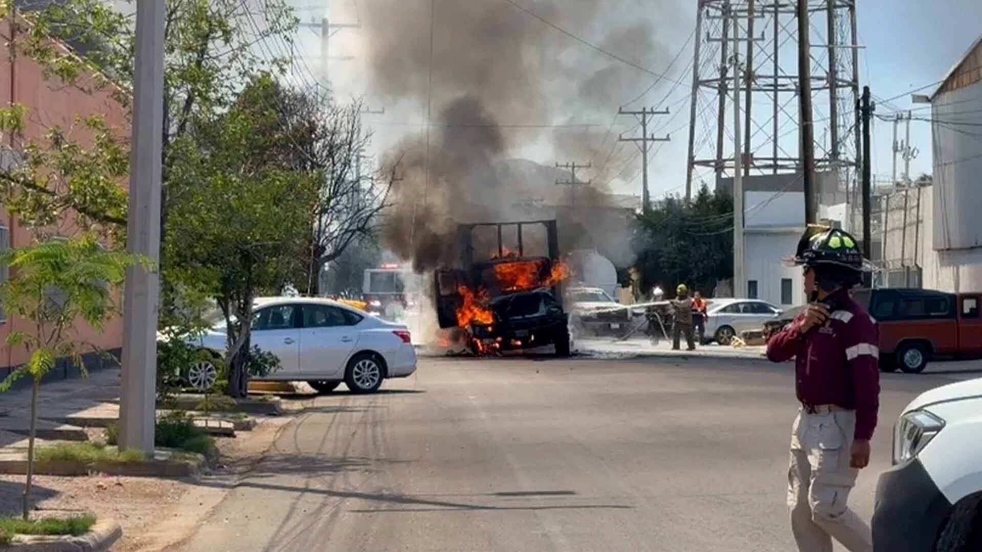 Bomberos Controlan Incendio de Camión en Zona Industrial de Gómez Palacio