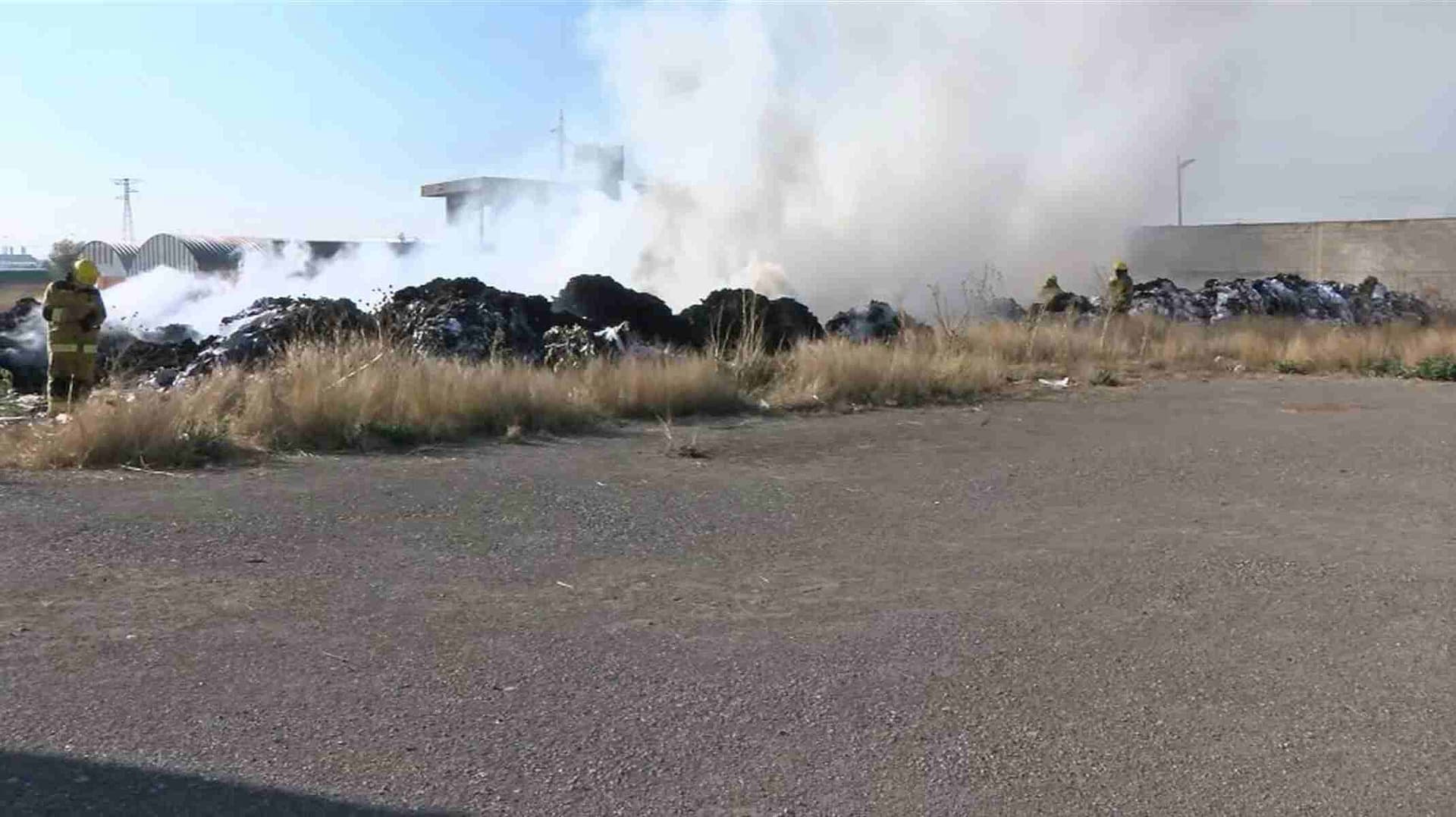 Fuerte Incendio en Puebla: Llamas Consumen Lote Baldío en Coronango