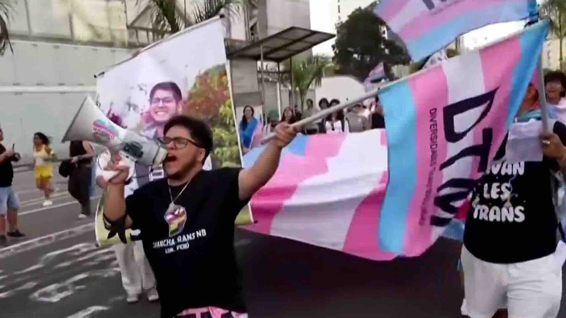 Activistas Trans y No Binarios Marchan en Lima Exigiendo Ley Contra Crímenes de Odio